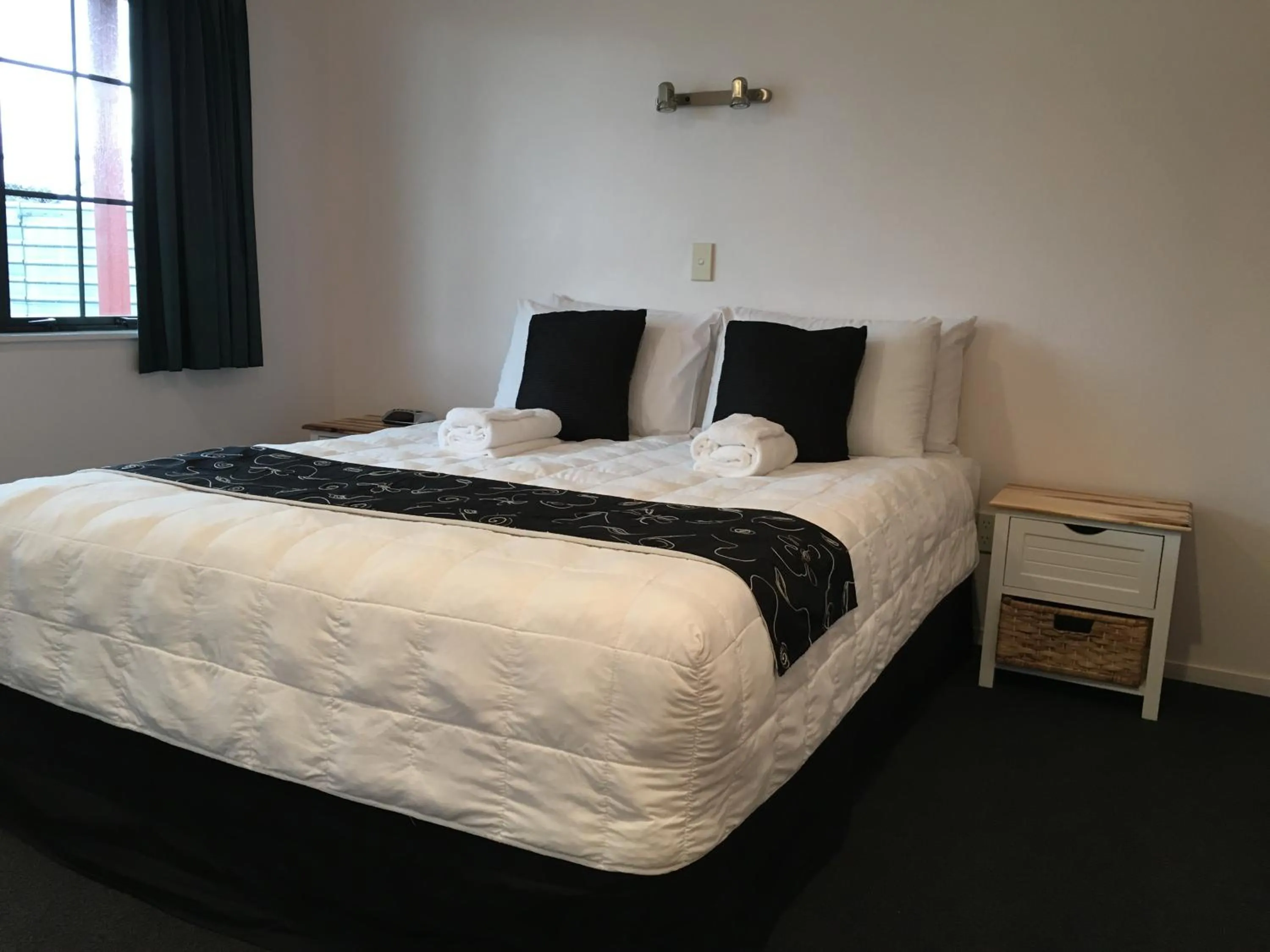 Bed in Kiwi Court Motel