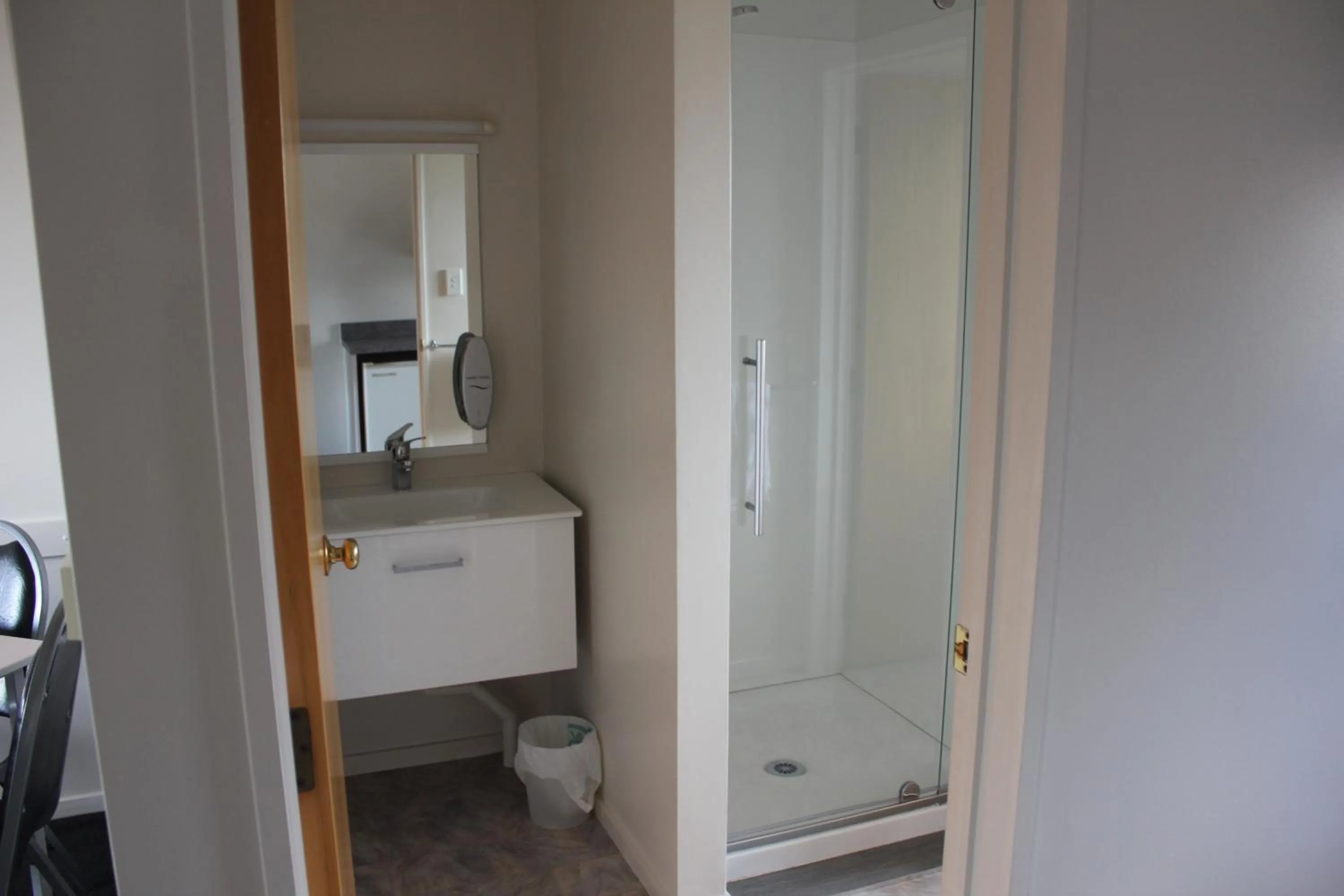 Bathroom in Kiwi Court Motel