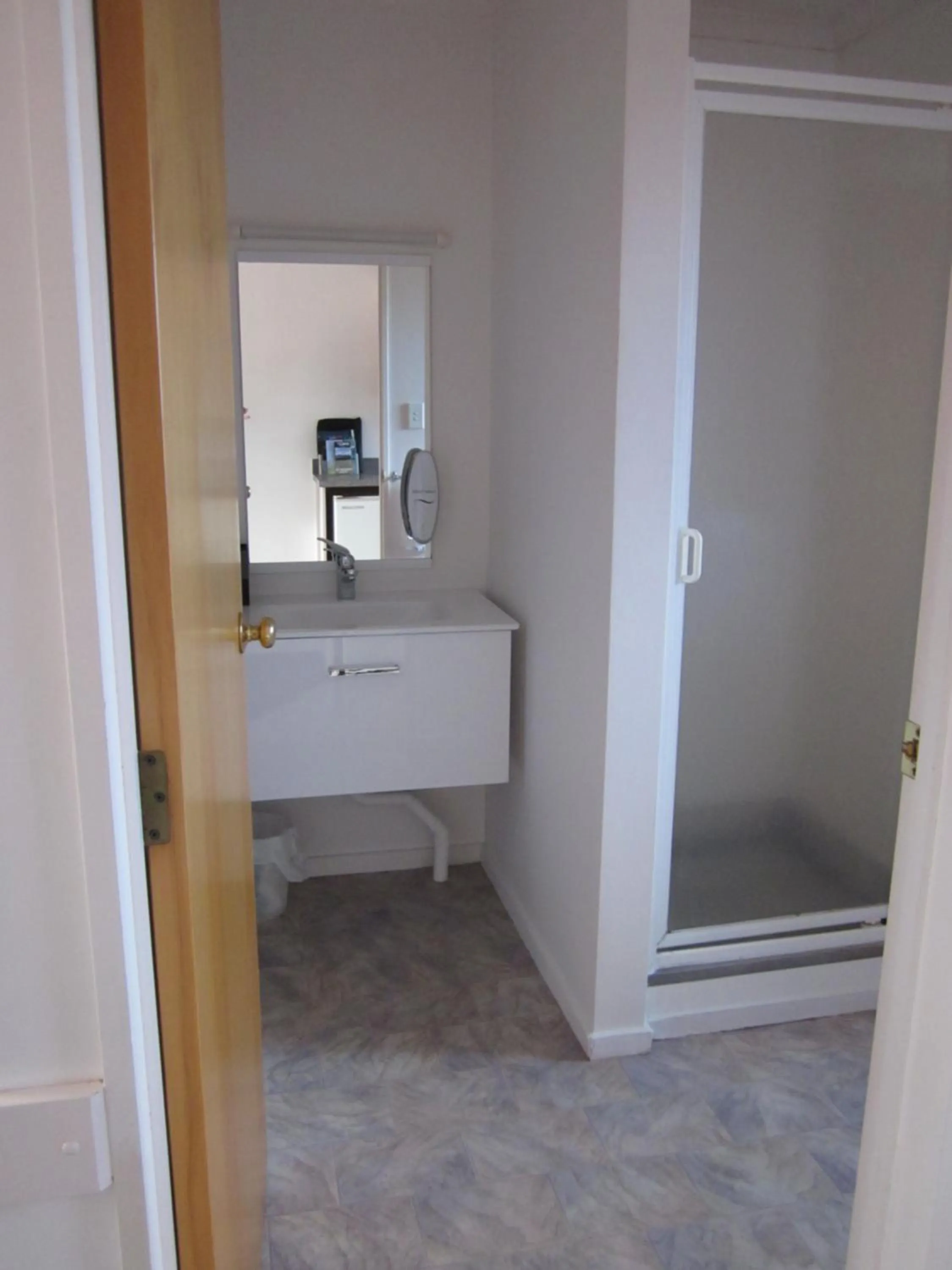 Bathroom in Kiwi Court Motel