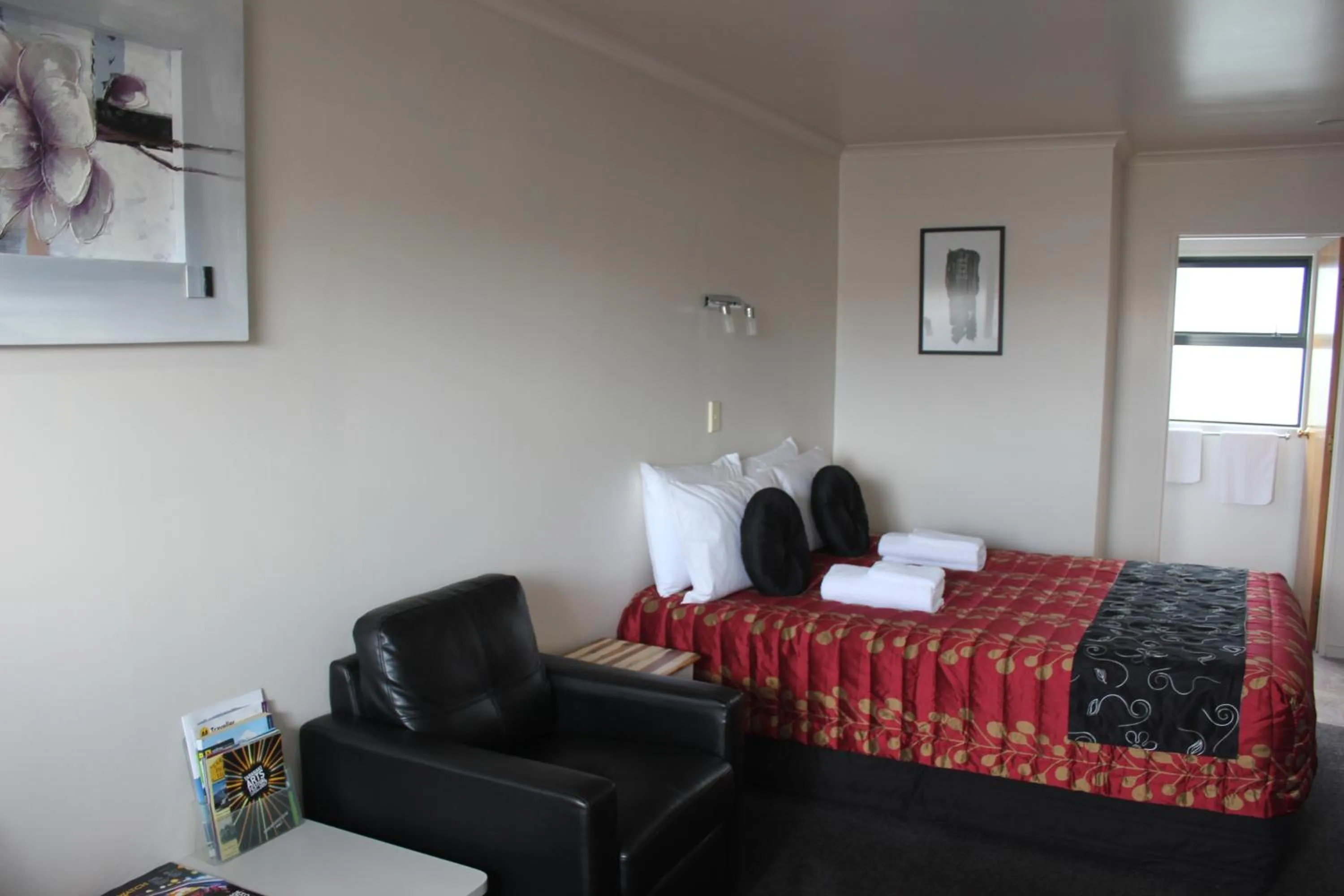 Seating area in Kiwi Court Motel