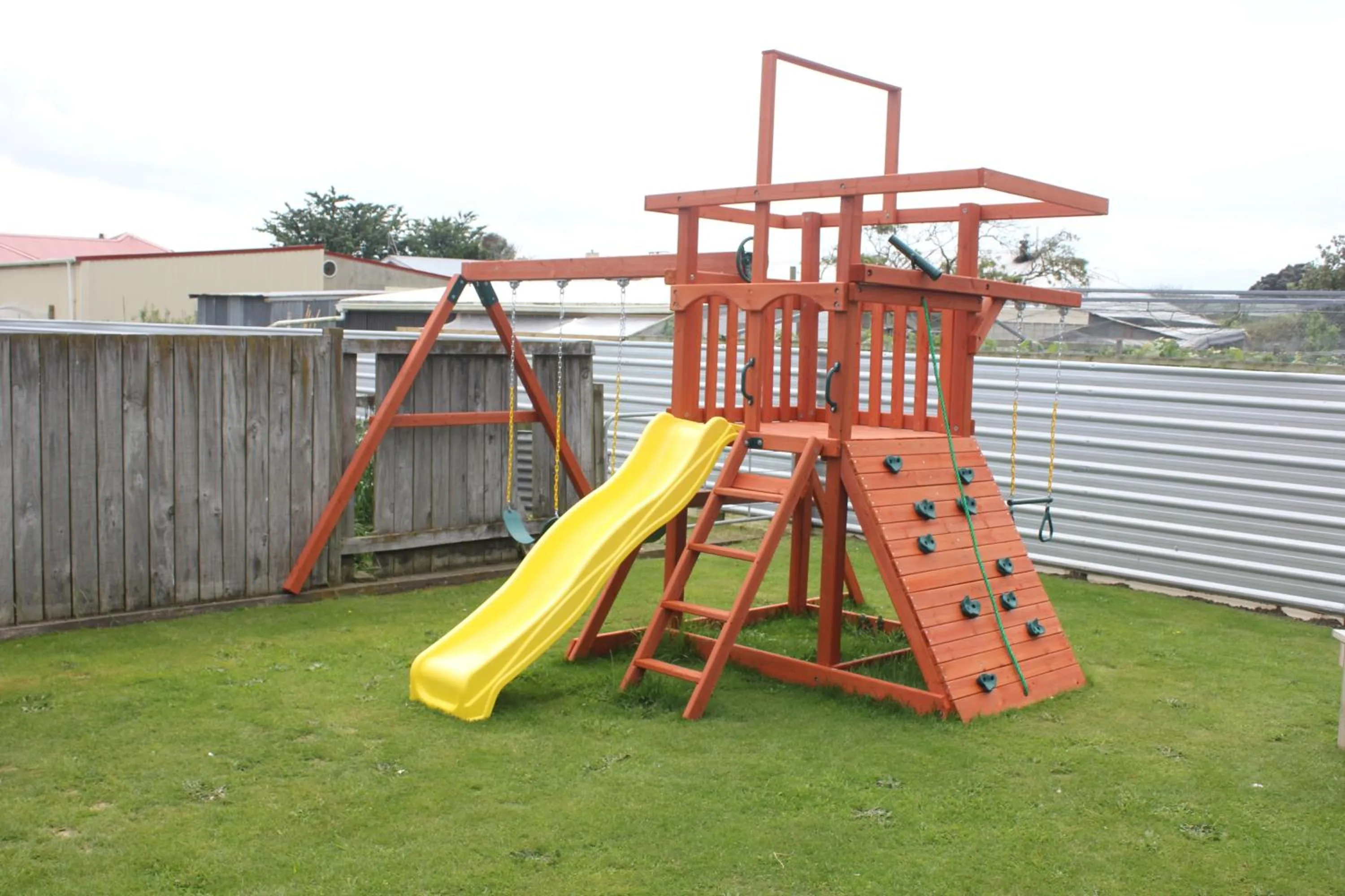 Children play ground in Kiwi Court Motel