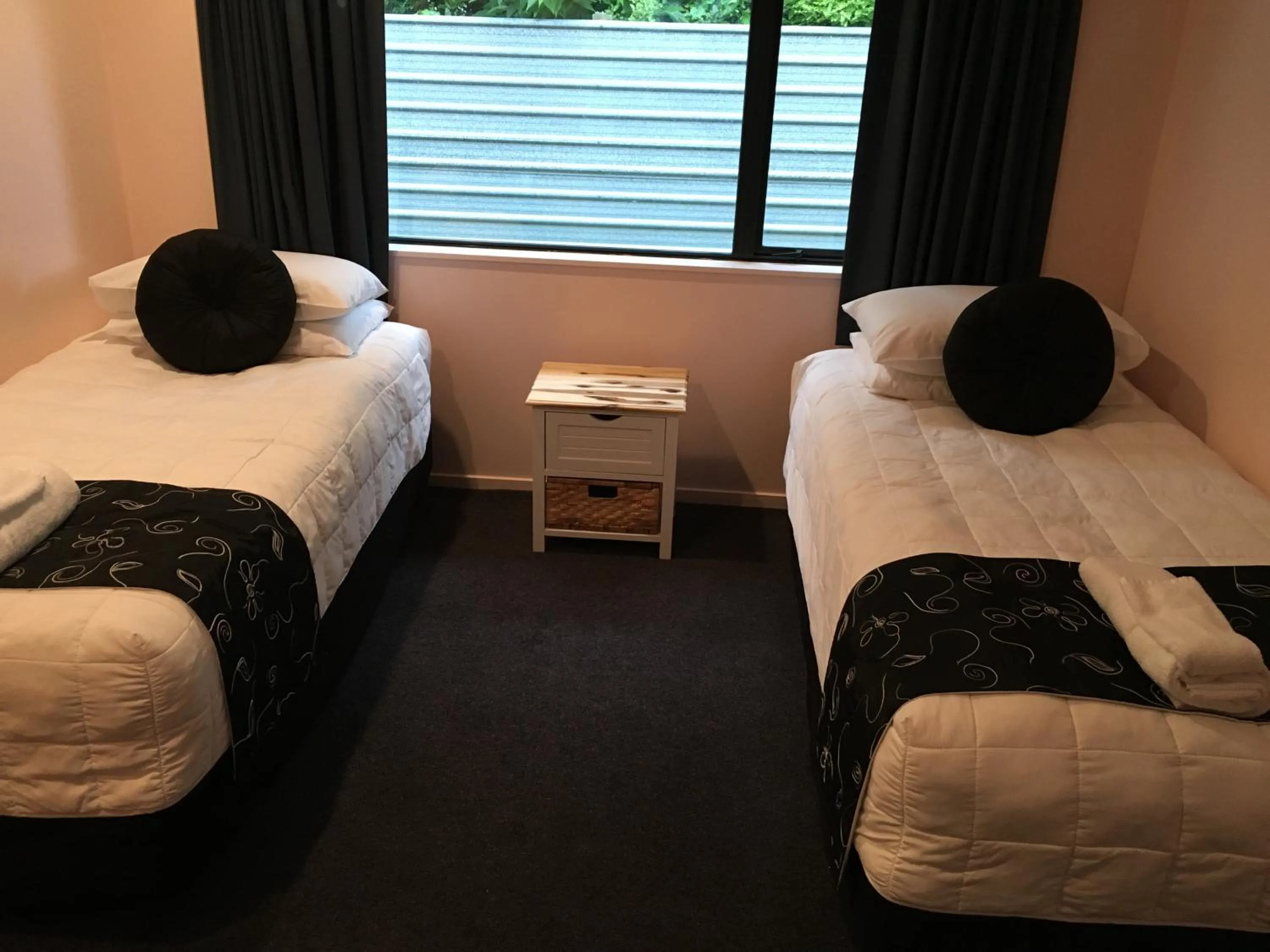 Bed in Kiwi Court Motel