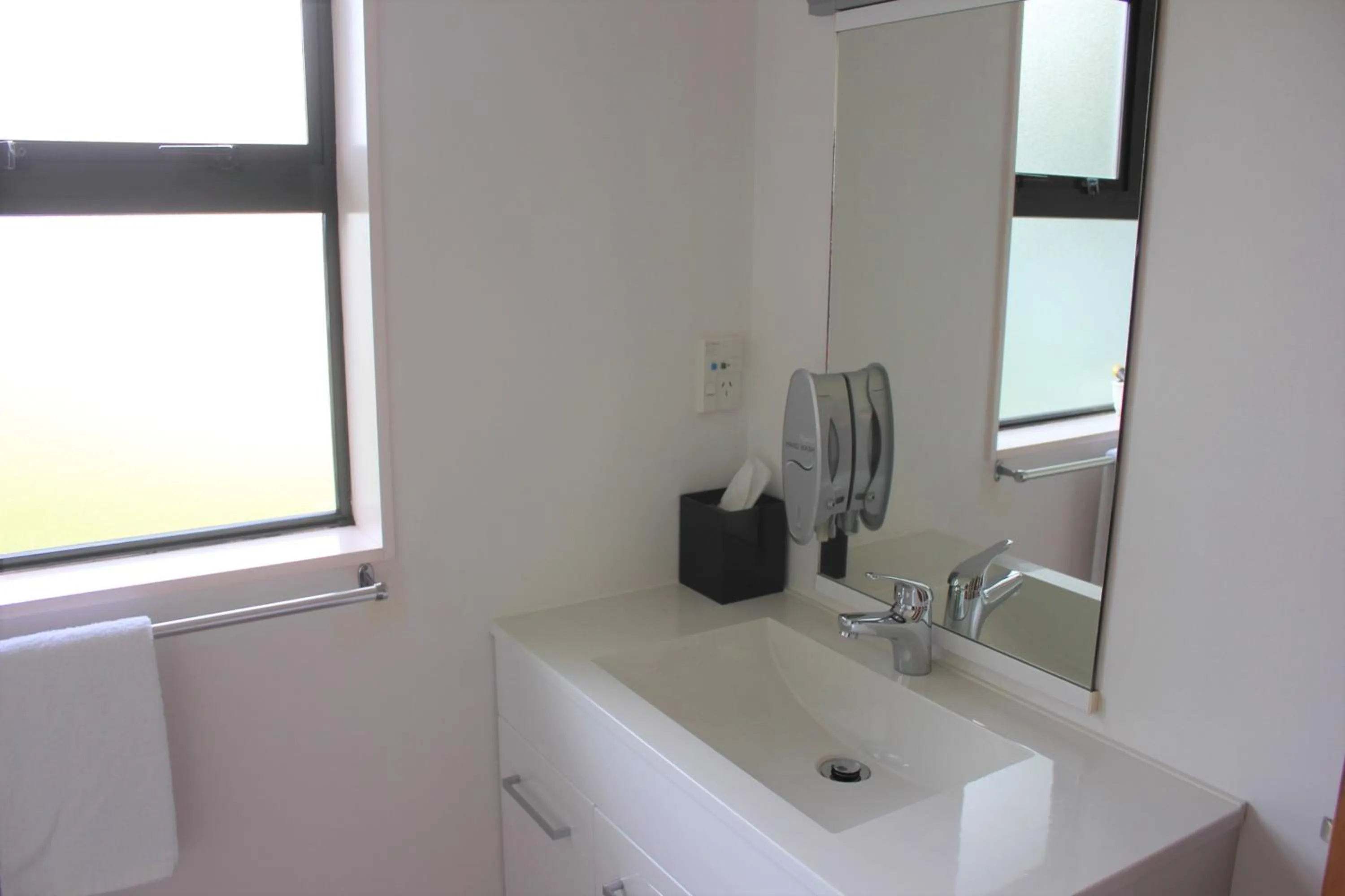 Bathroom in Kiwi Court Motel