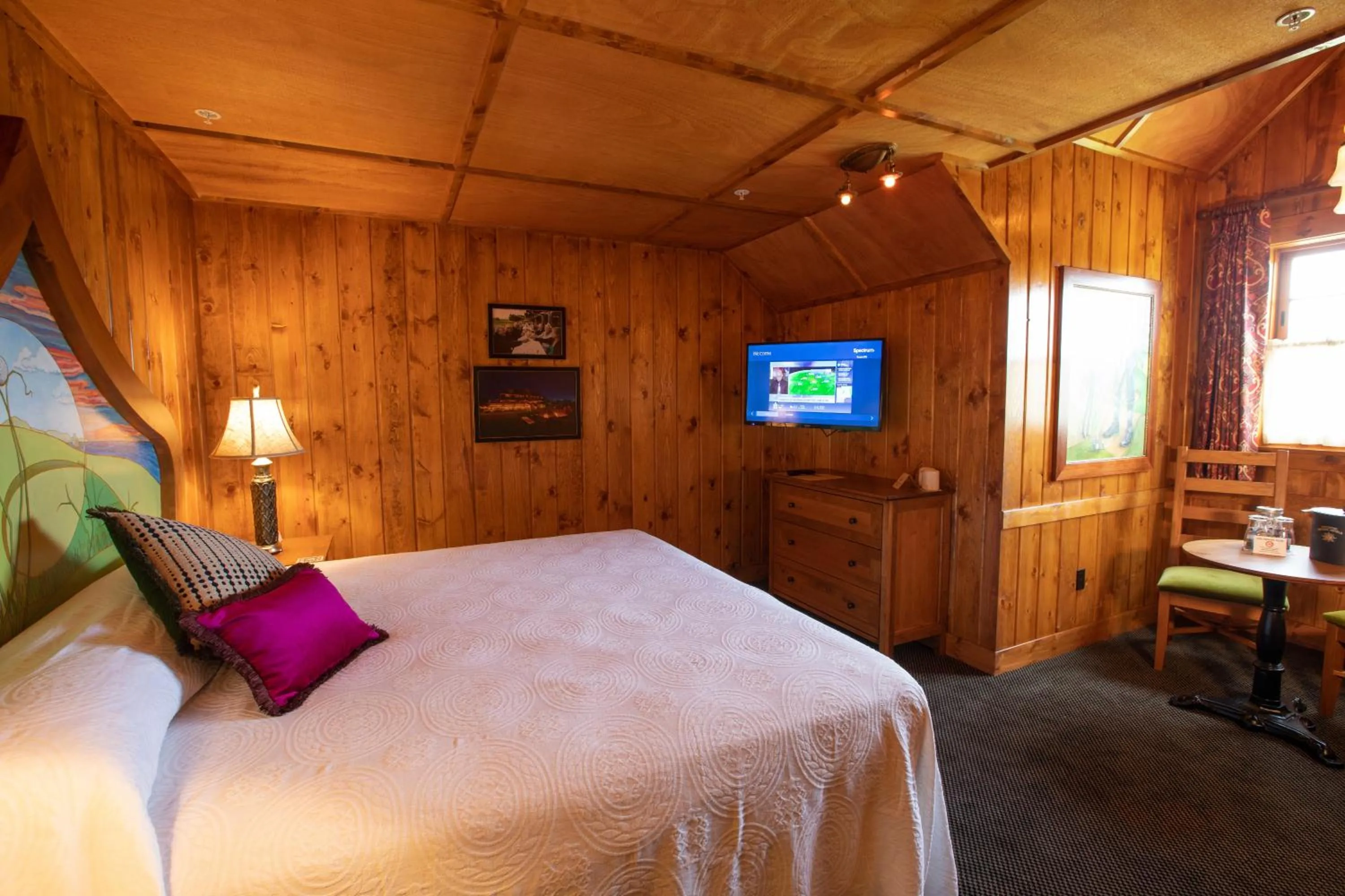 Bedroom, Bed in McMenamins Gearhart Hotel