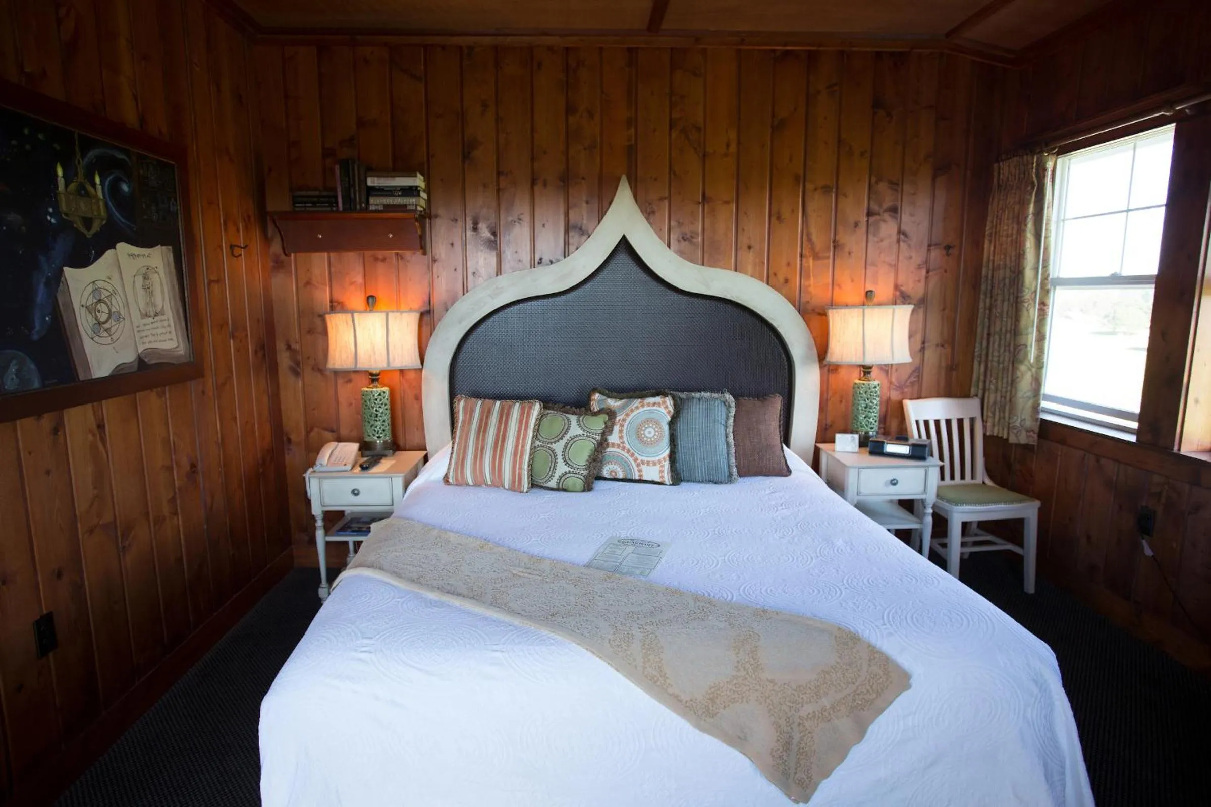 Bedroom, Bed in McMenamins Gearhart Hotel