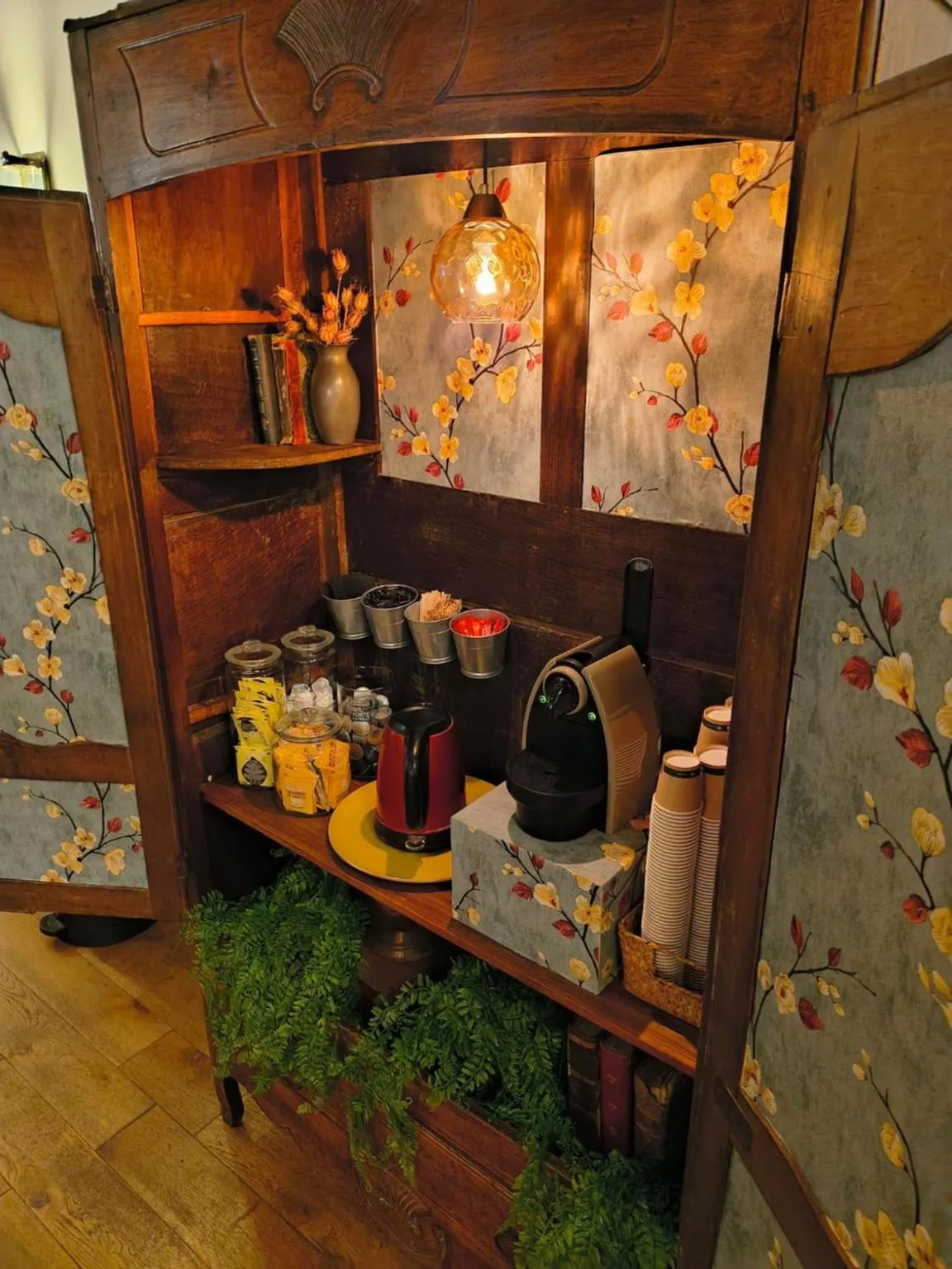 Coffee/tea facilities in Grand Hôtel de la Poste