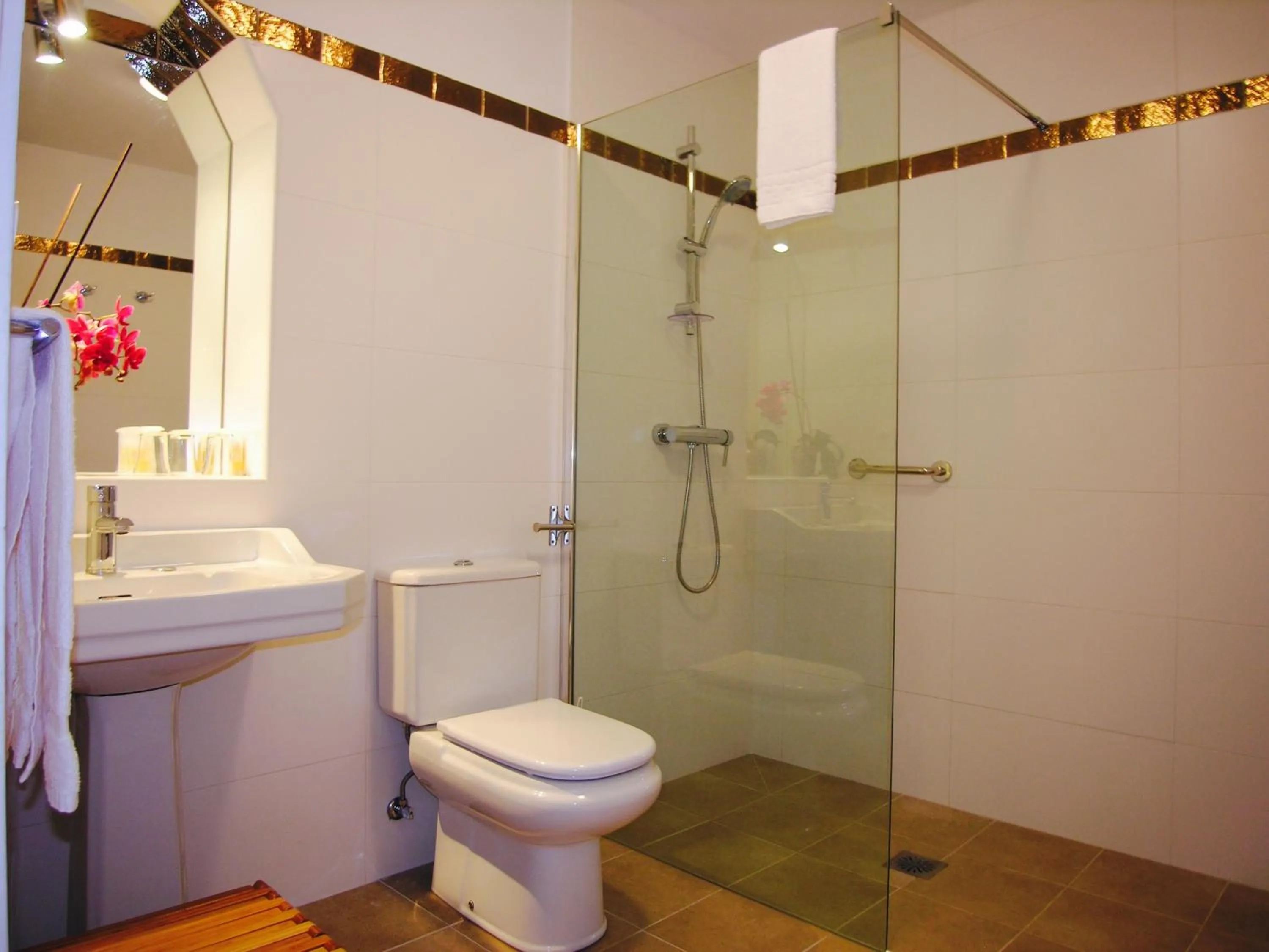 Bathroom in Grand Hôtel de la Poste