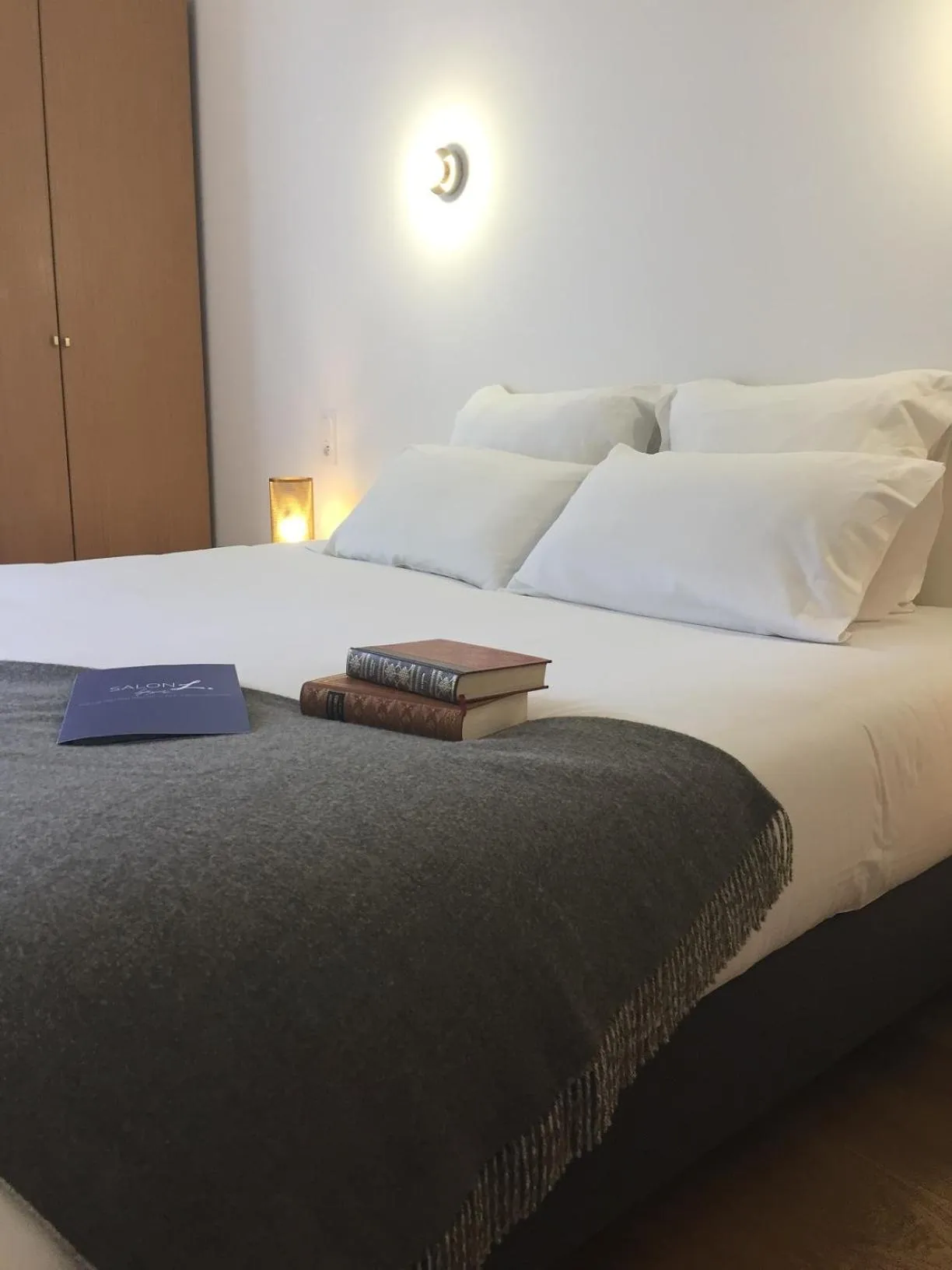 Bed in Grand Hôtel de la Poste