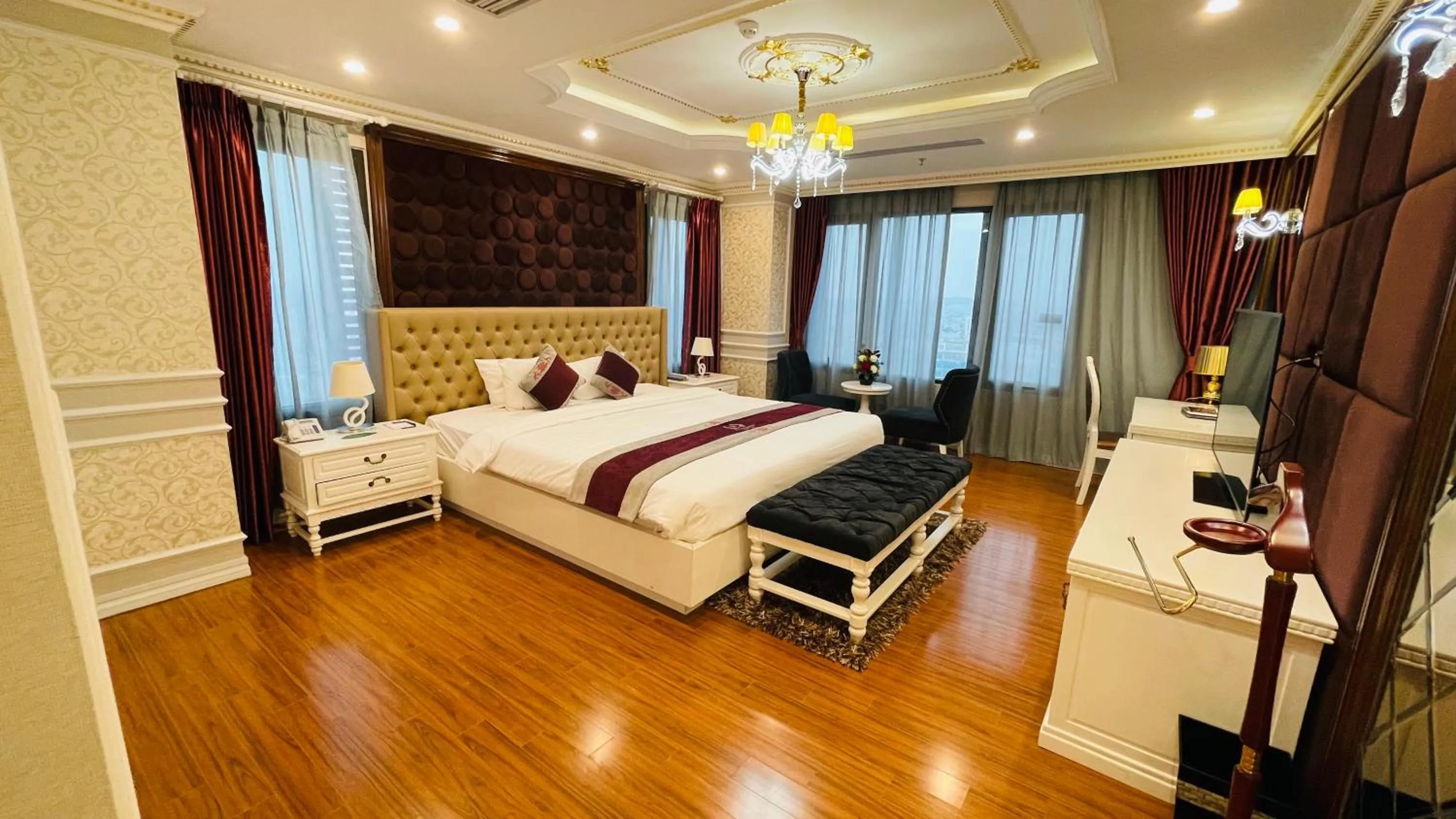 Bedroom, Bed in Le Indochina Hotel