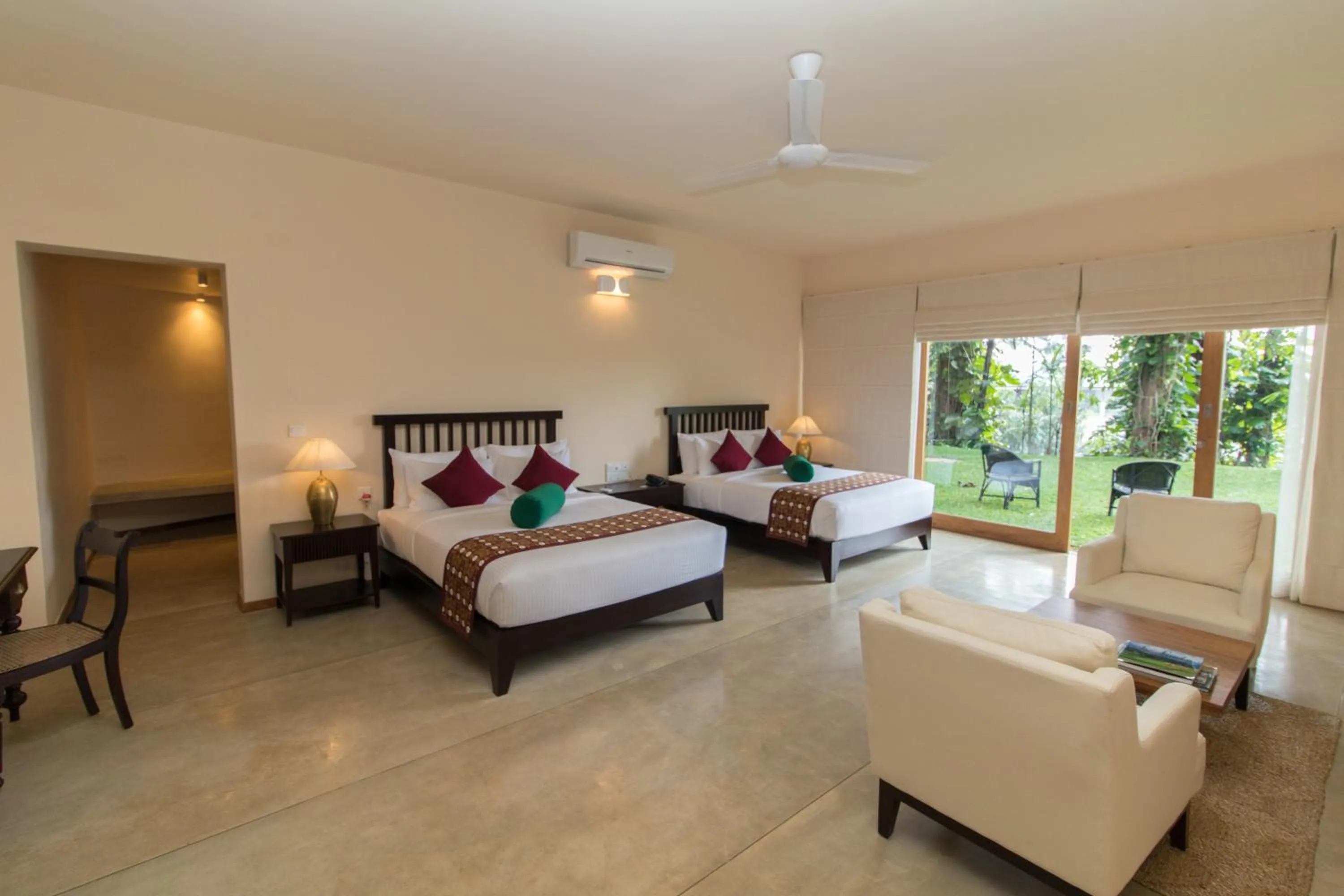 Bed in Kings Pavilion Luxury Hotel