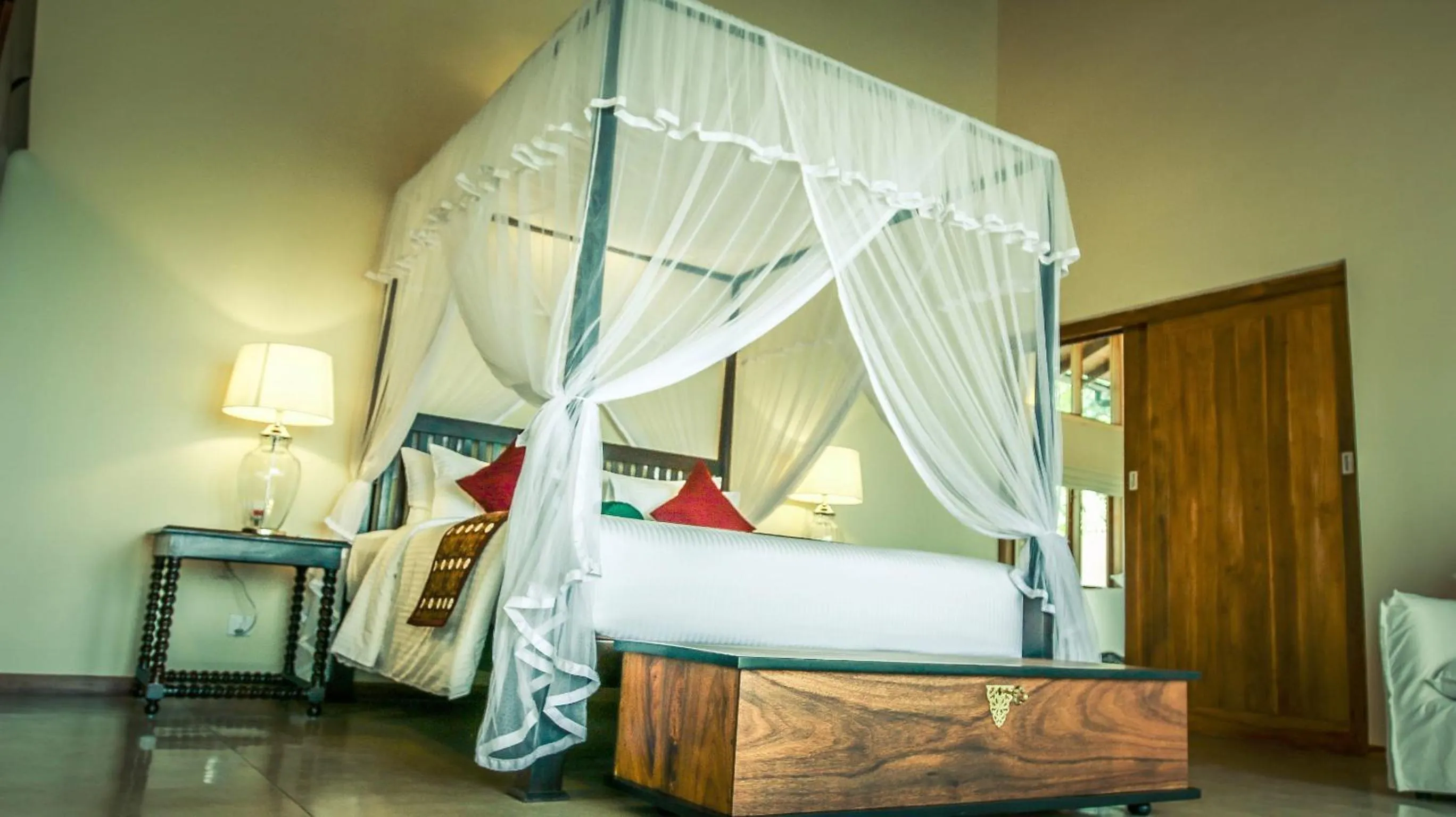 Bed in Kings Pavilion Luxury Hotel