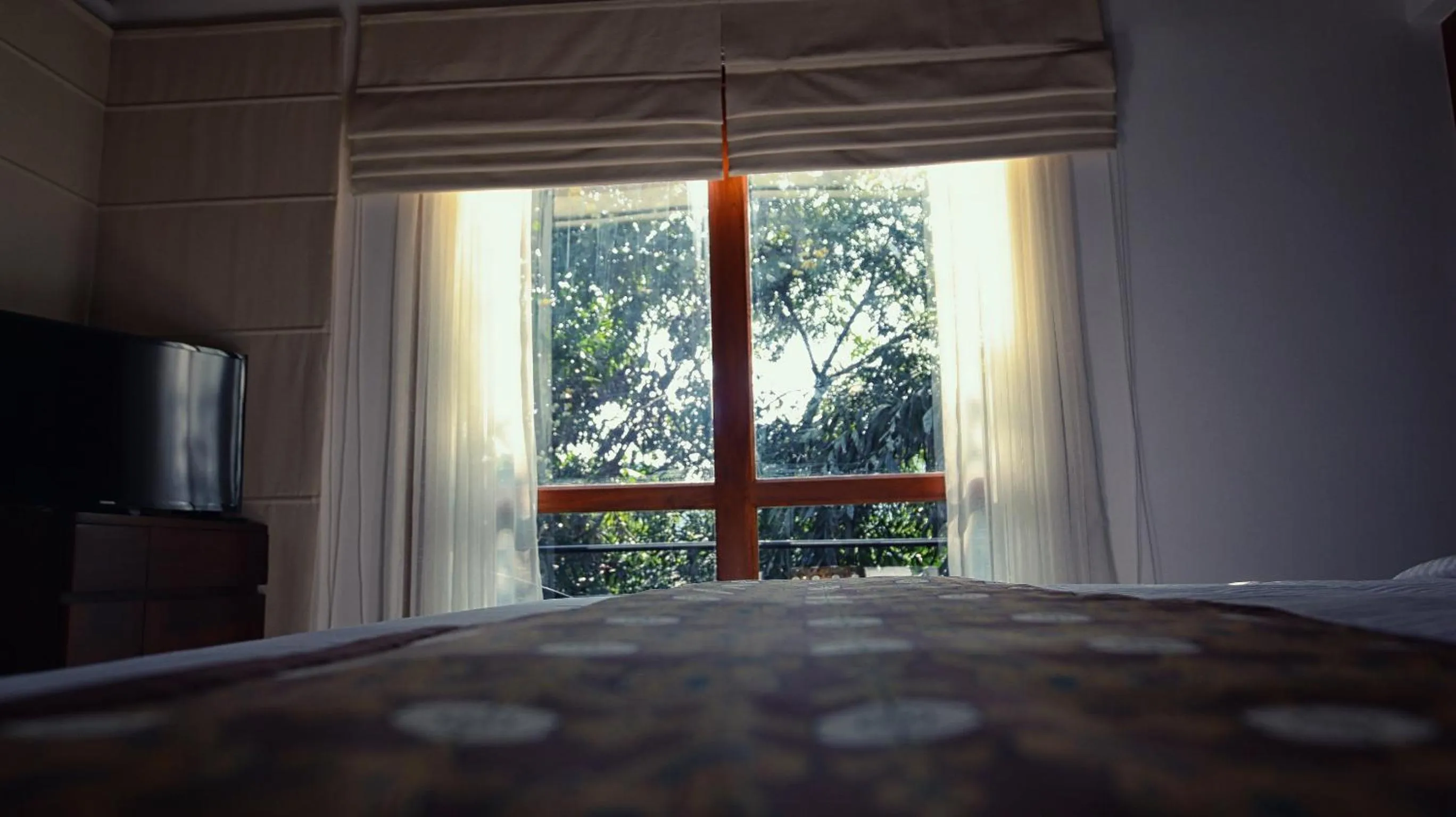 TV and multimedia, Bed in Kings Pavilion Luxury Hotel