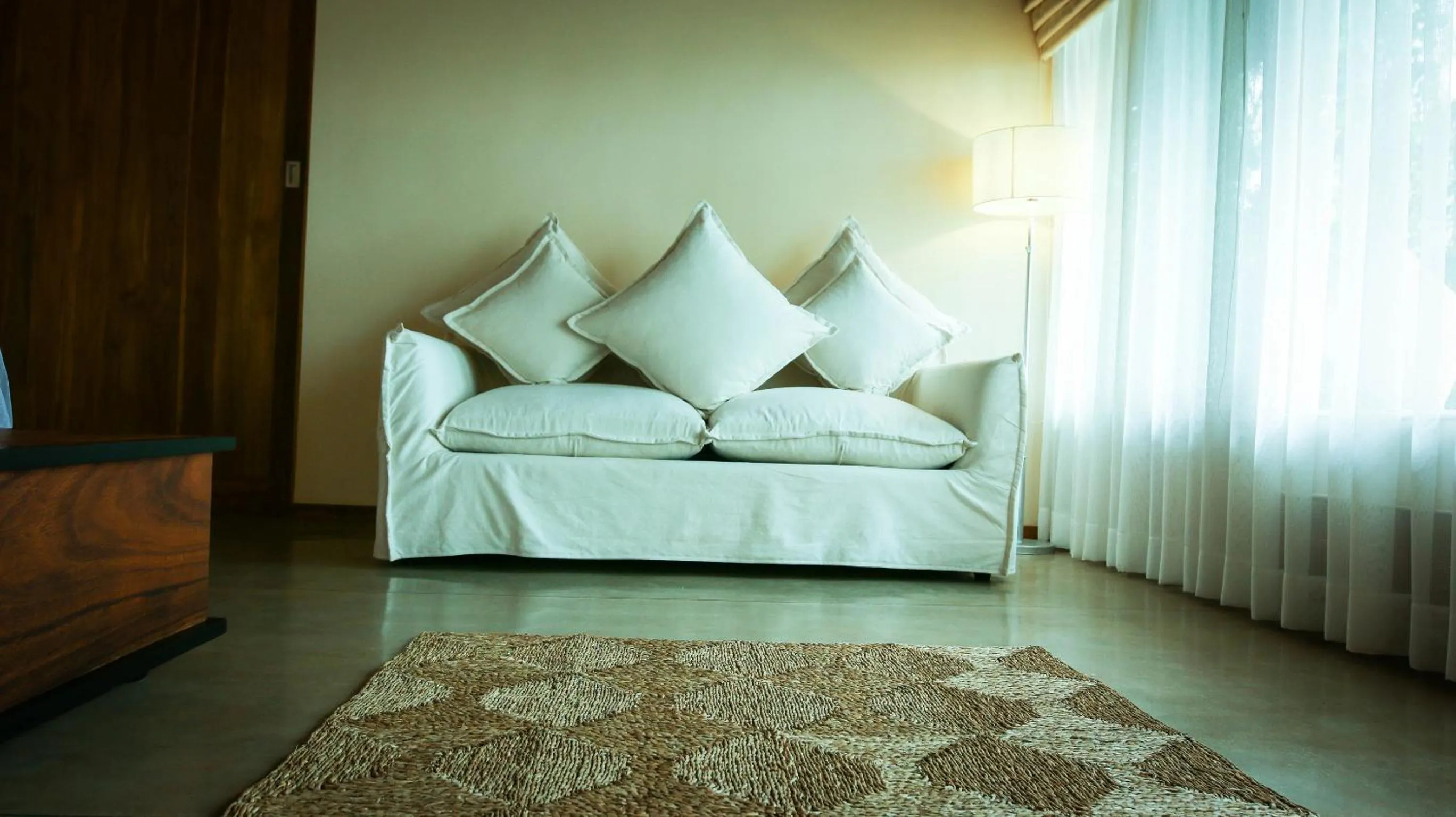 Seating area, Bed in Kings Pavilion Luxury Hotel