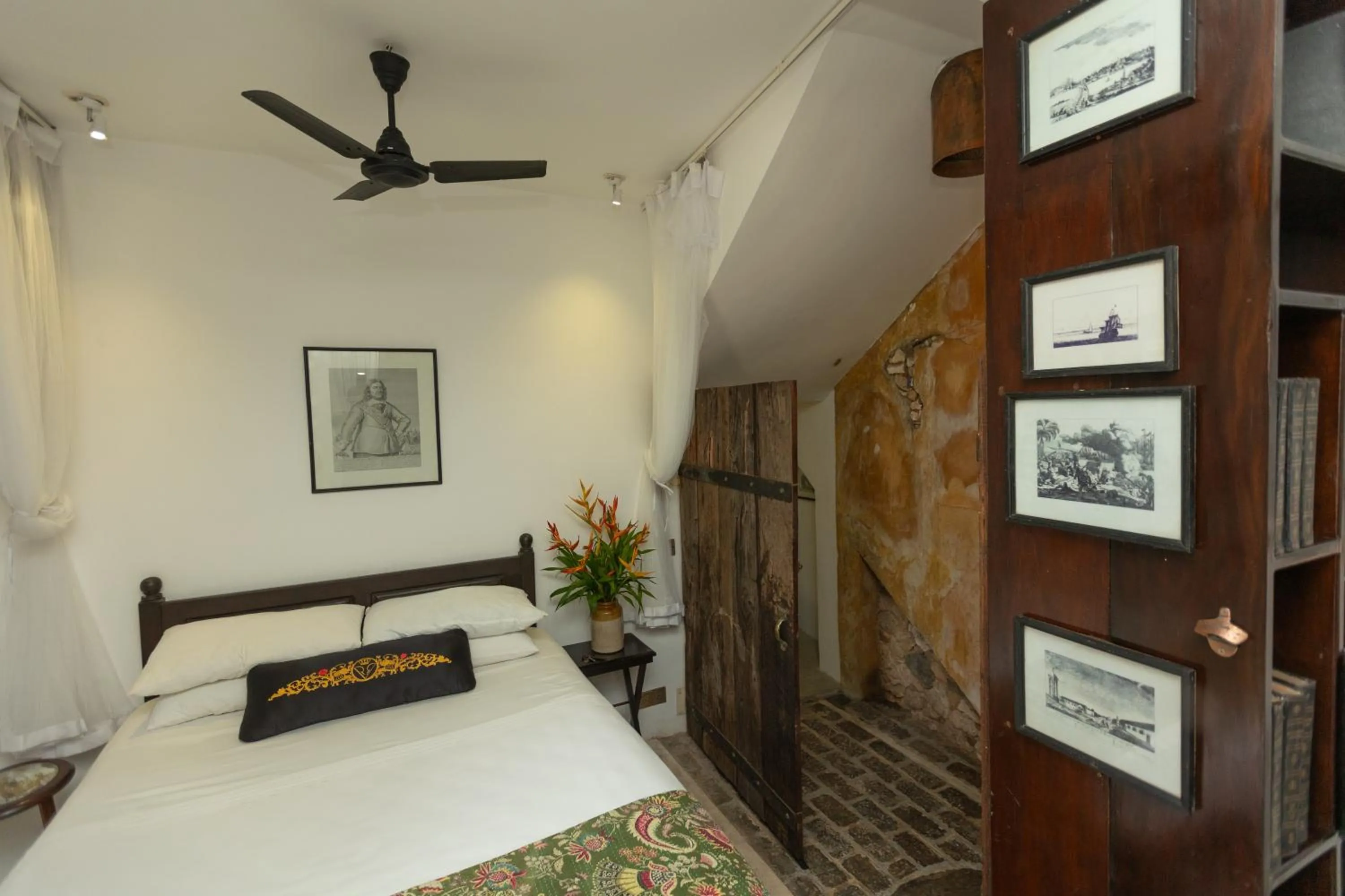 Queen Studio in Prince of Galle (inside the Fort)