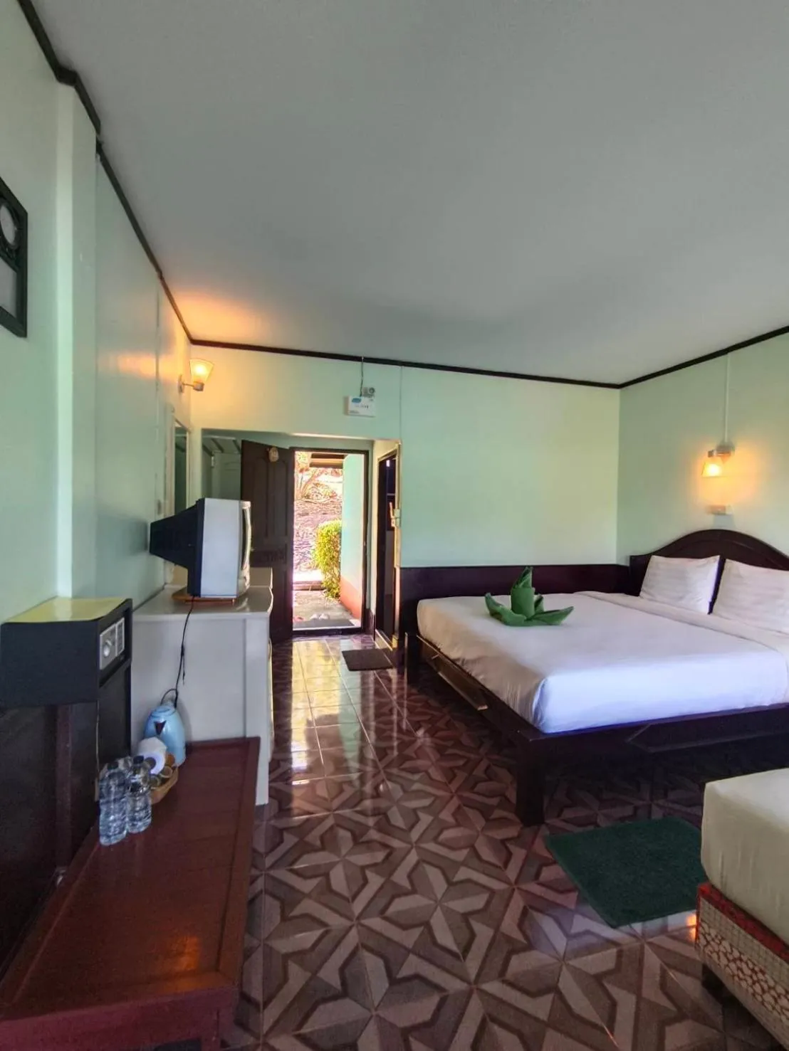 Bed in Phi Phi View Point Resort