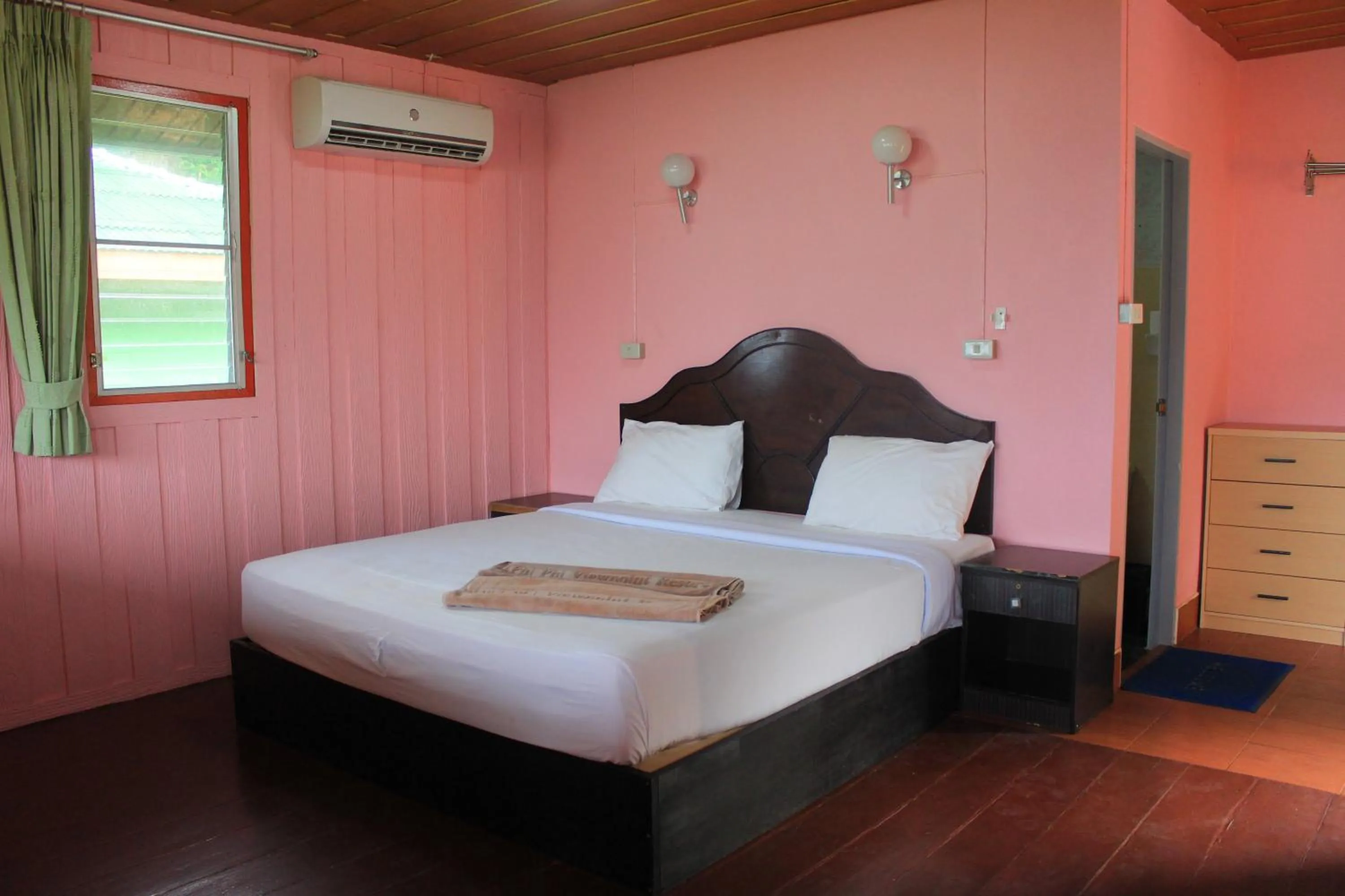 Bedroom, Bed in Phi Phi View Point Resort