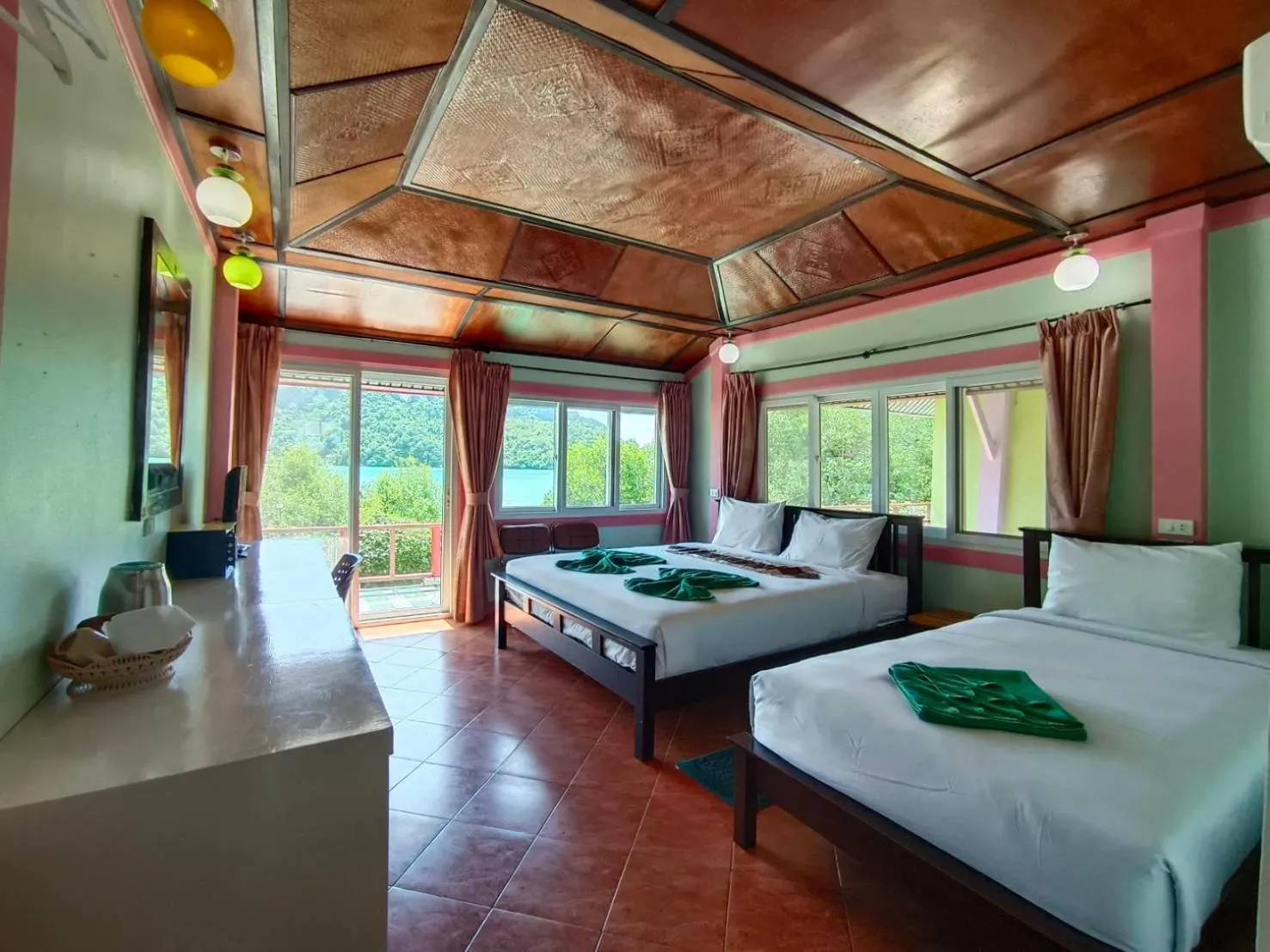Bed in Phi Phi View Point Resort