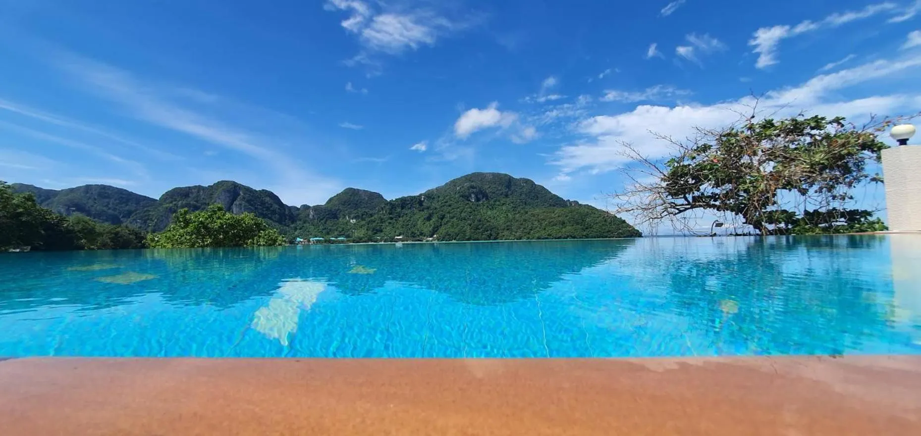 Swimming pool in Phi Phi View Point Resort