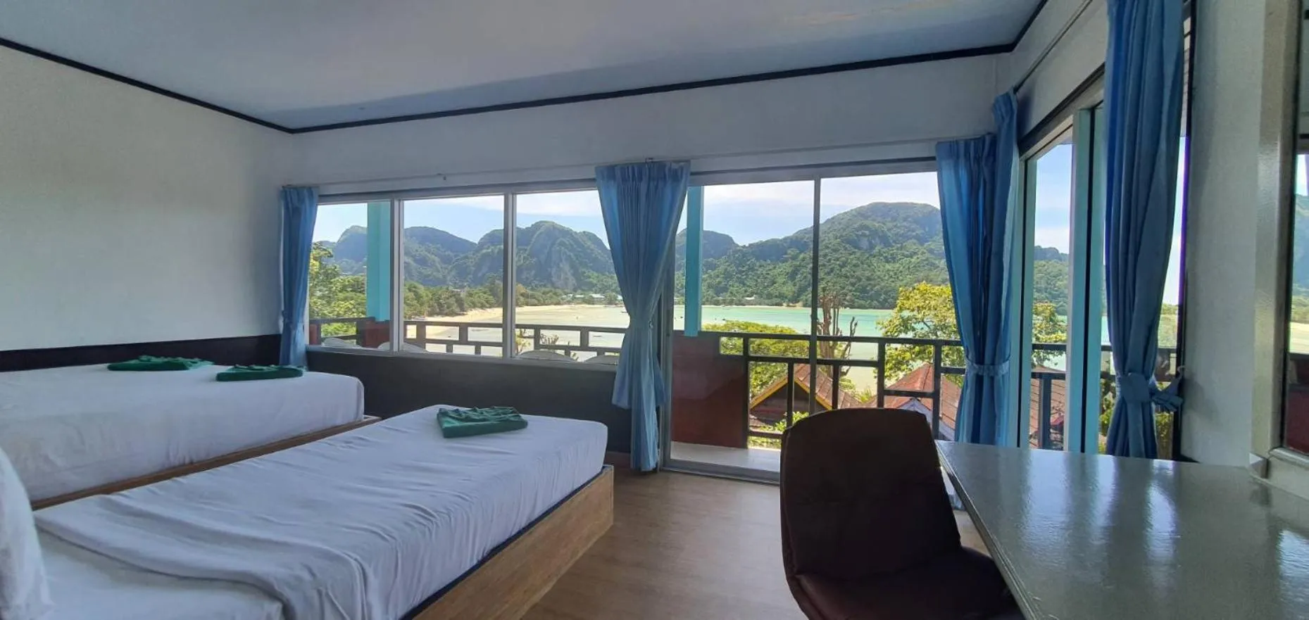 Bed in Phi Phi View Point Resort