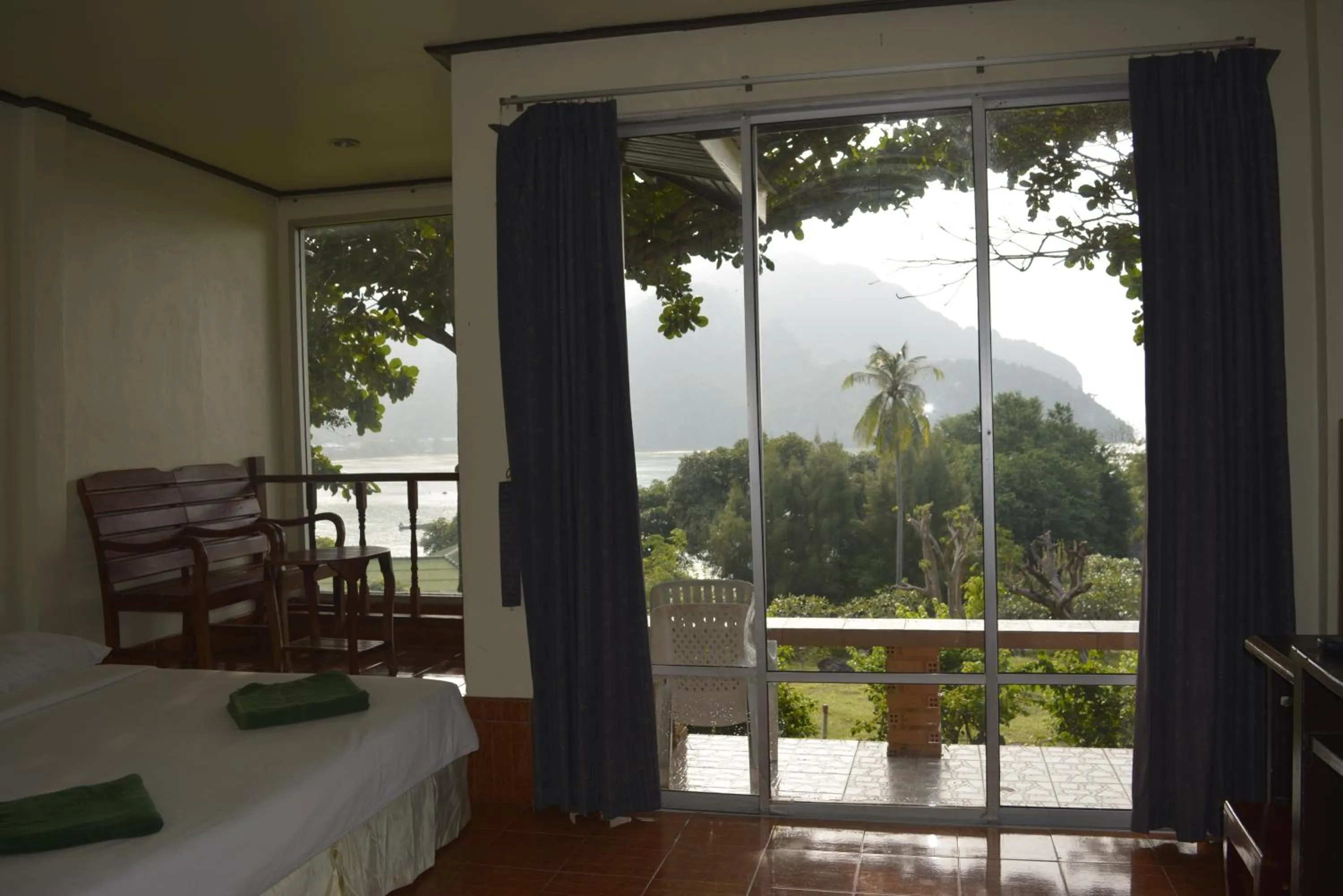 Balcony/Terrace, Bed in Phi Phi View Point Resort