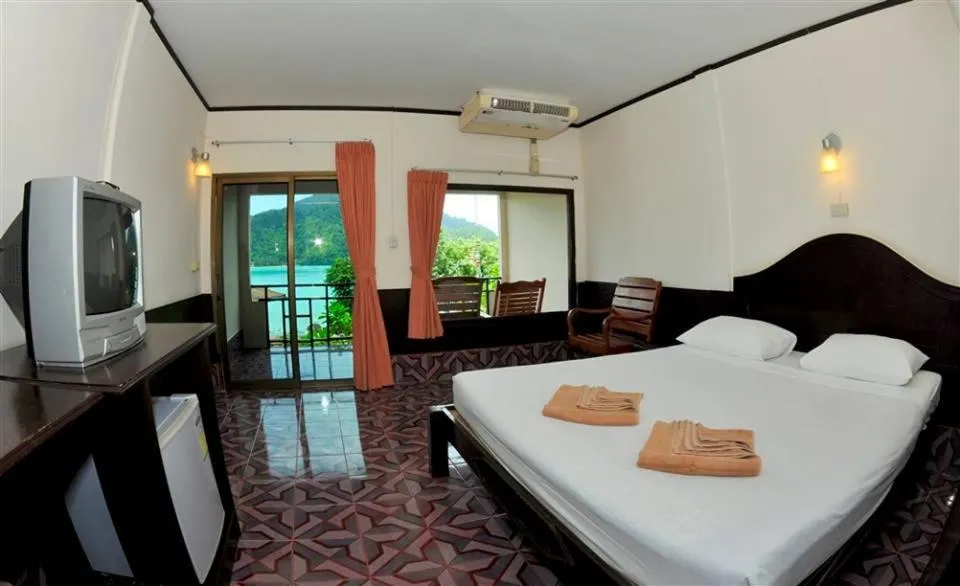 Bed in Phi Phi View Point Resort