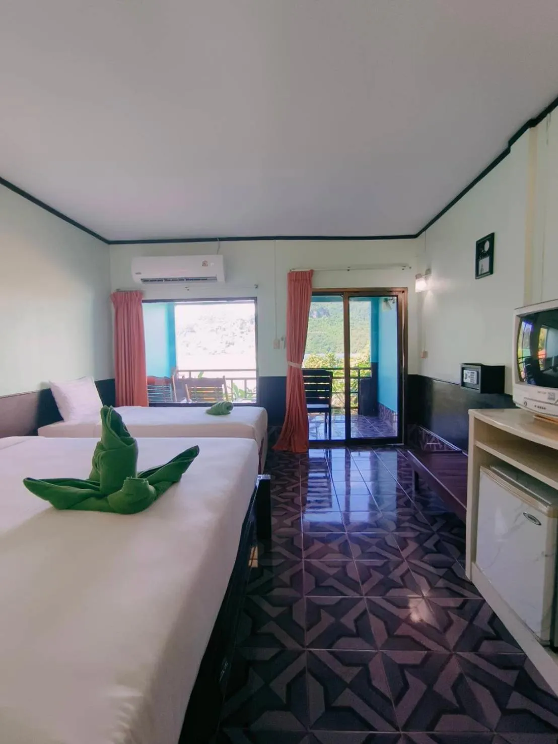 Bed in Phi Phi View Point Resort