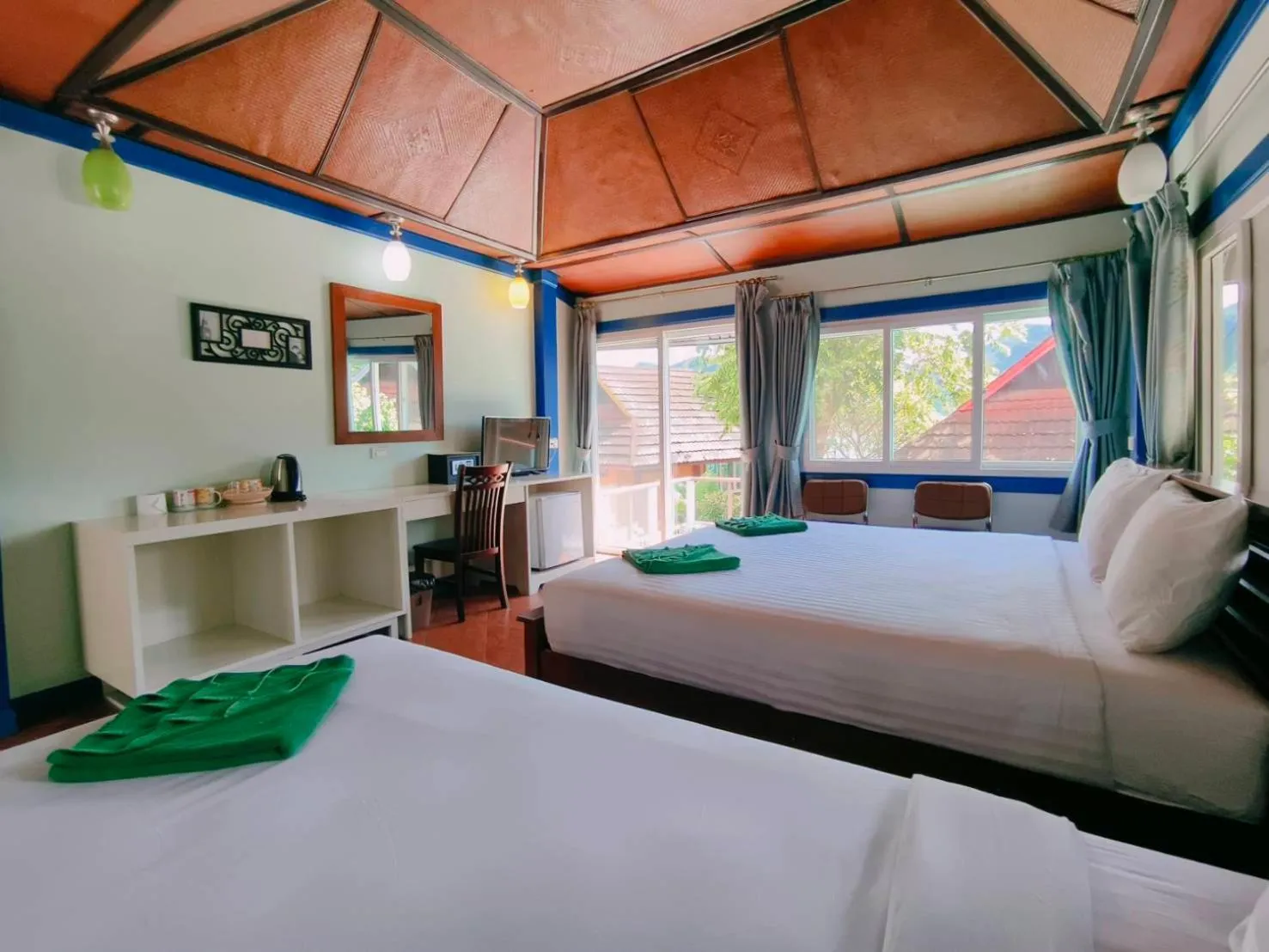 Bed in Phi Phi View Point Resort