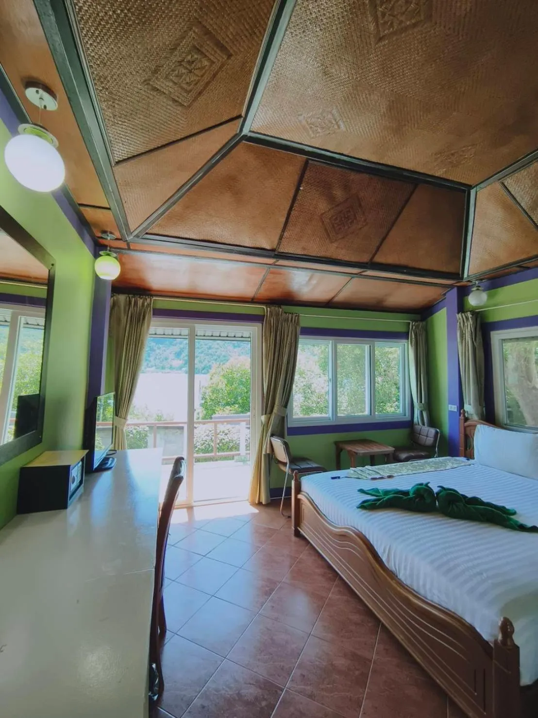 Bed in Phi Phi View Point Resort