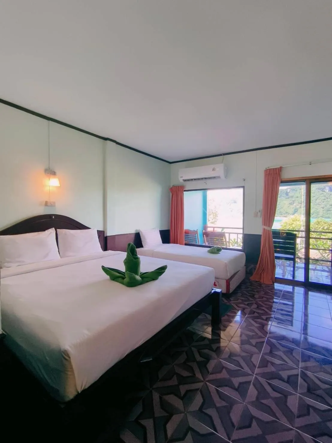 Bed in Phi Phi View Point Resort