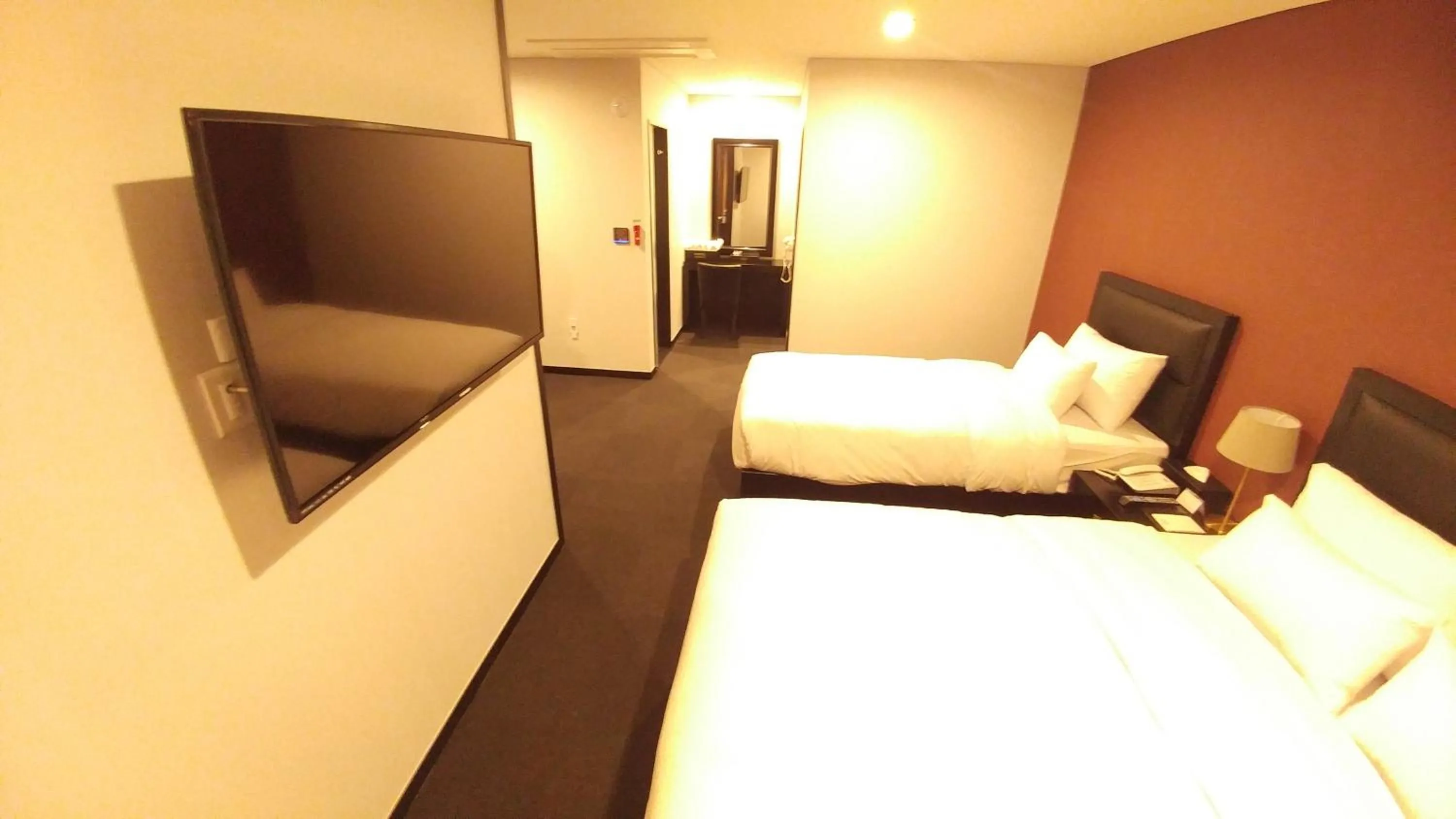 TV and multimedia, Bed in Gangneung Tourist Hotel