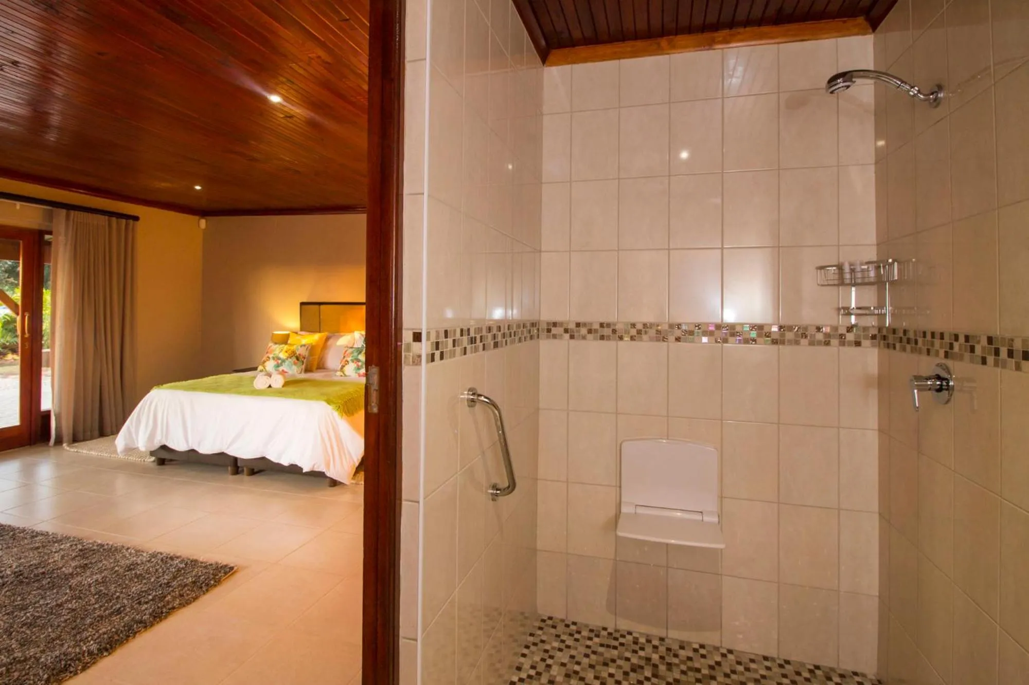 Bathroom, Bed in Tsitsikamma Manor