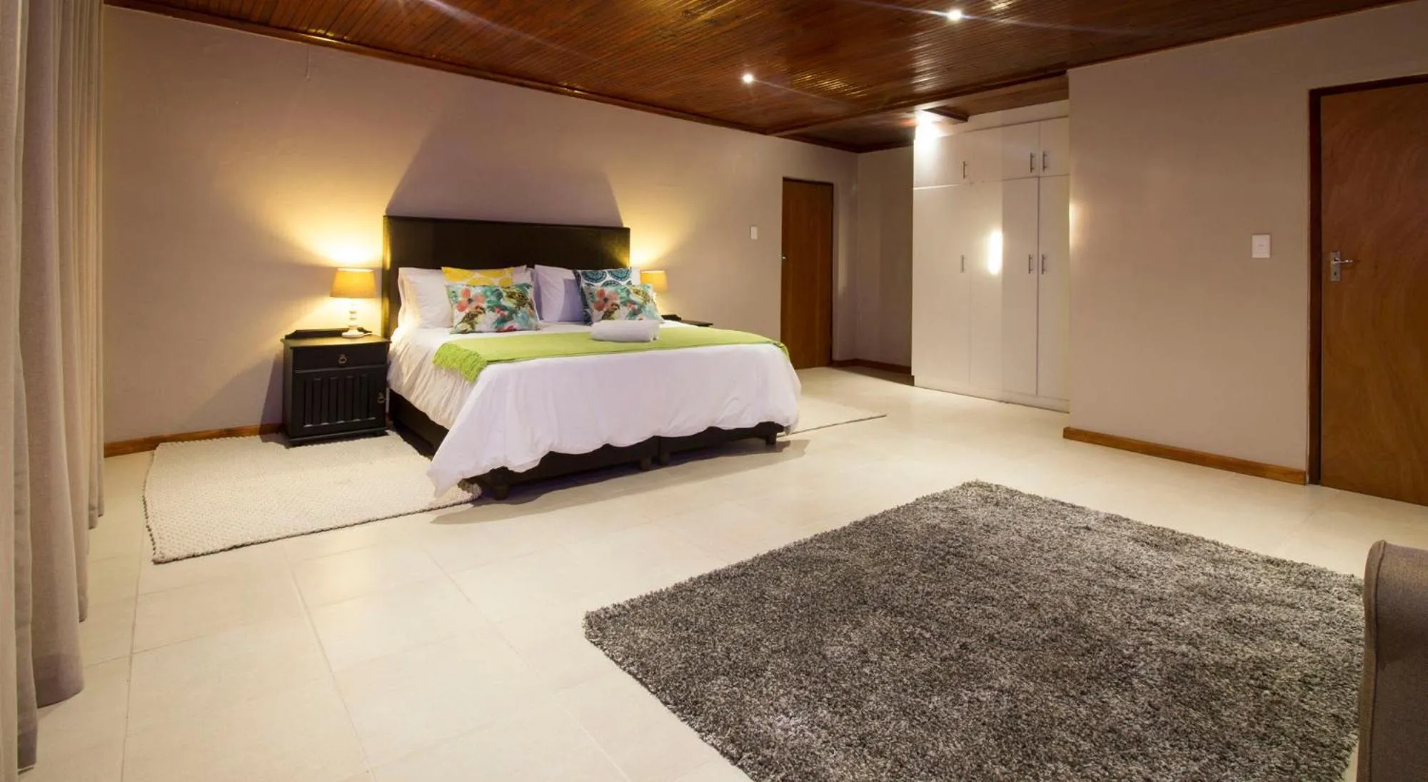 Photo of the whole room, Bed in Tsitsikamma Manor