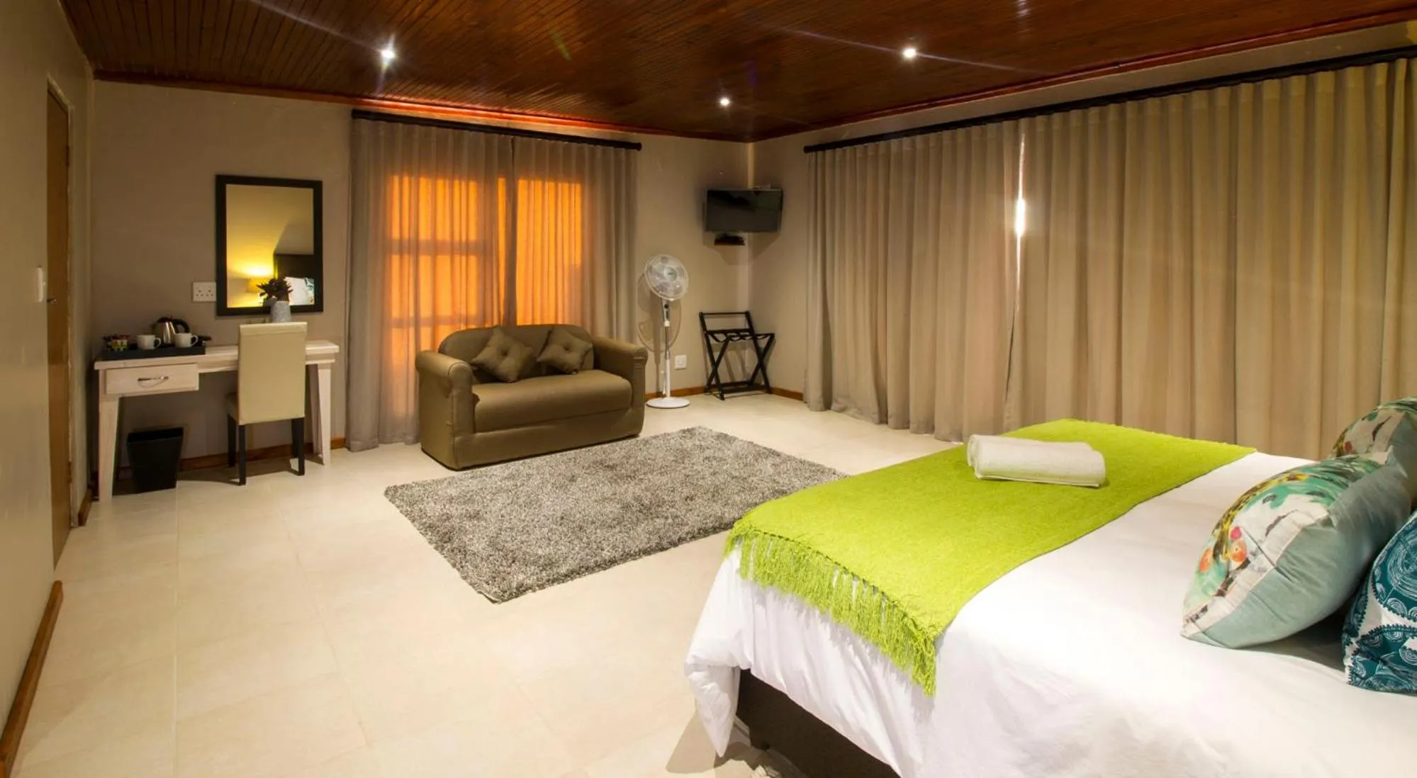 Photo of the whole room, Bed in Tsitsikamma Manor