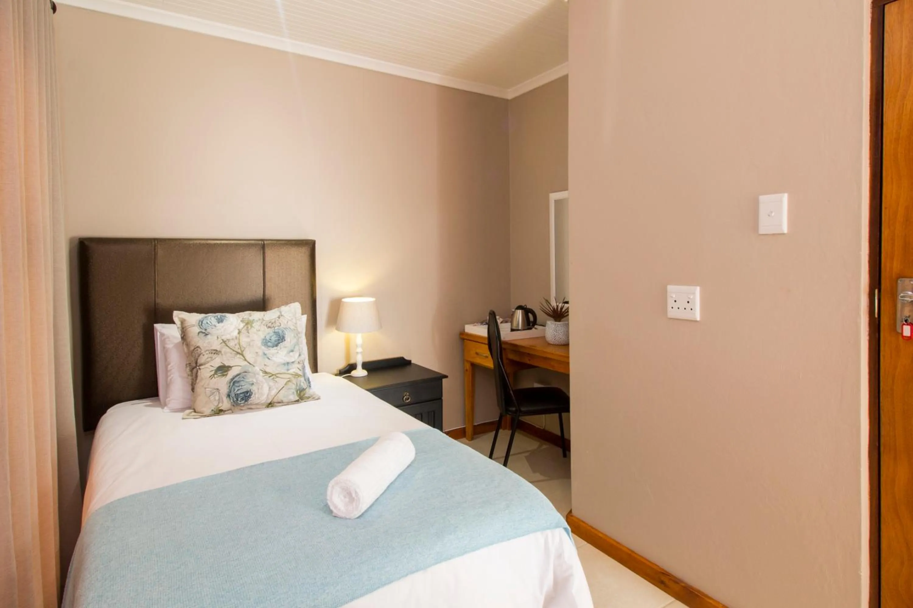 Bedroom, Bed in Tsitsikamma Manor