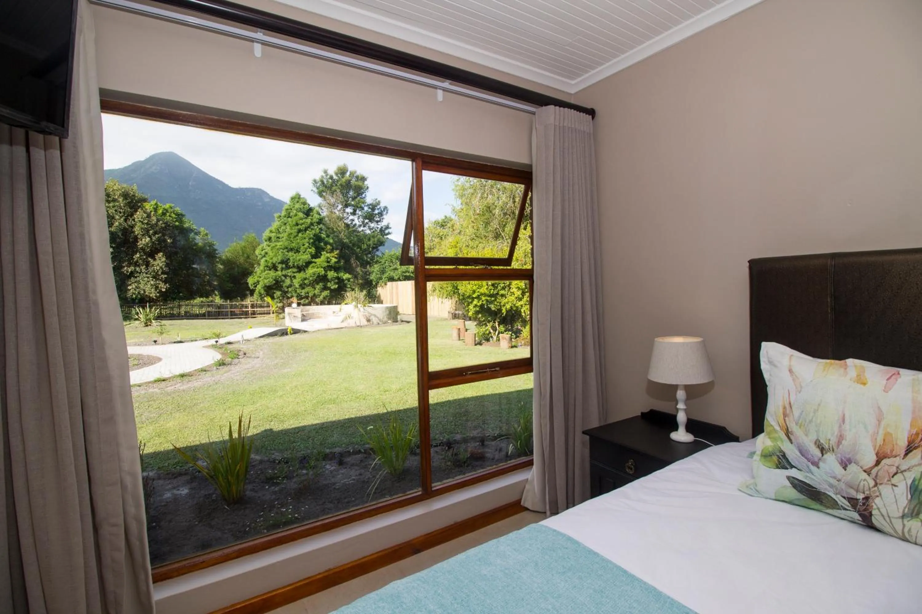 Bedroom, Bed in Tsitsikamma Manor