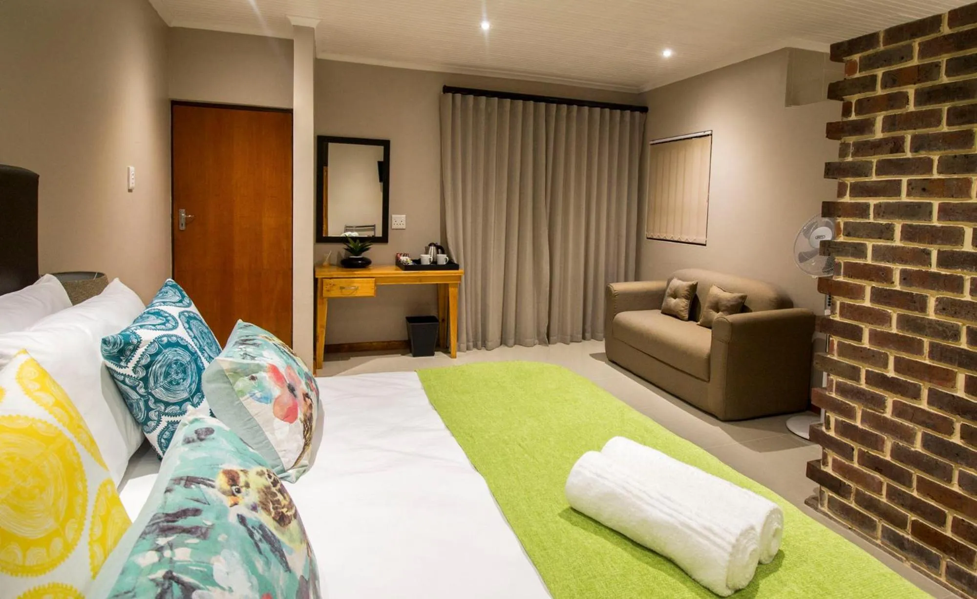 Photo of the whole room, Bed in Tsitsikamma Manor