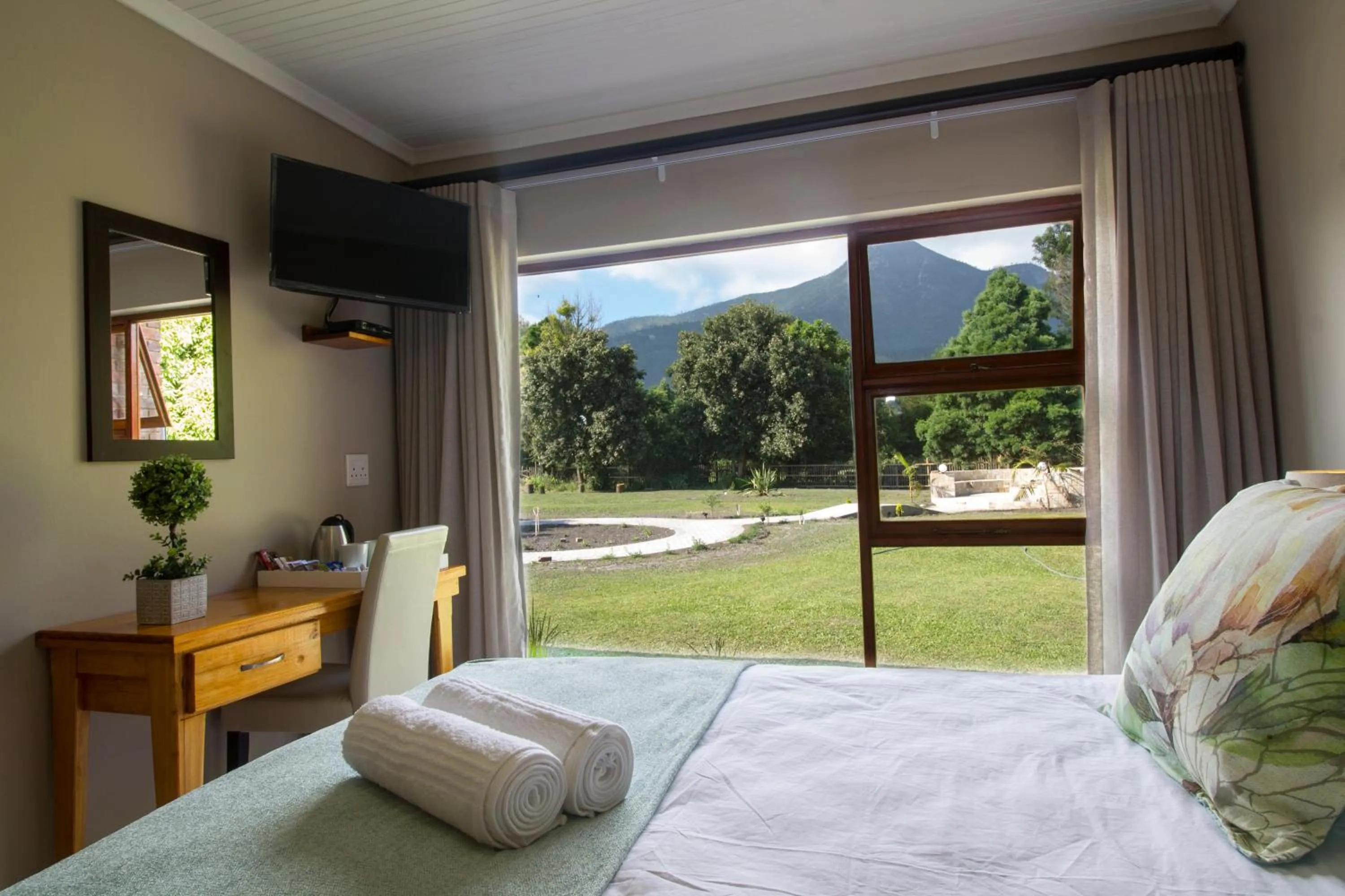 Bedroom, Bed in Tsitsikamma Manor