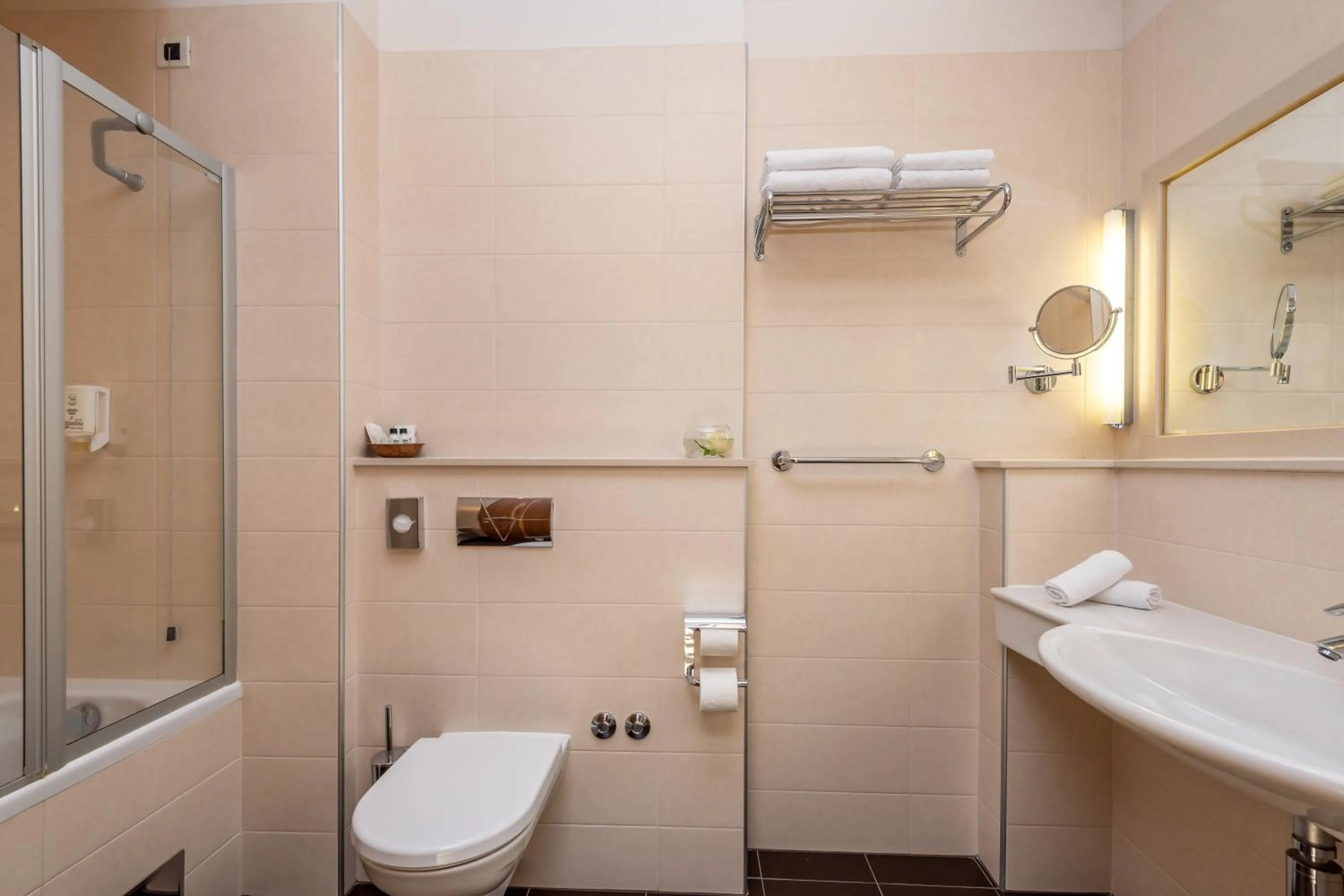 Toilet in Hotel Plaža