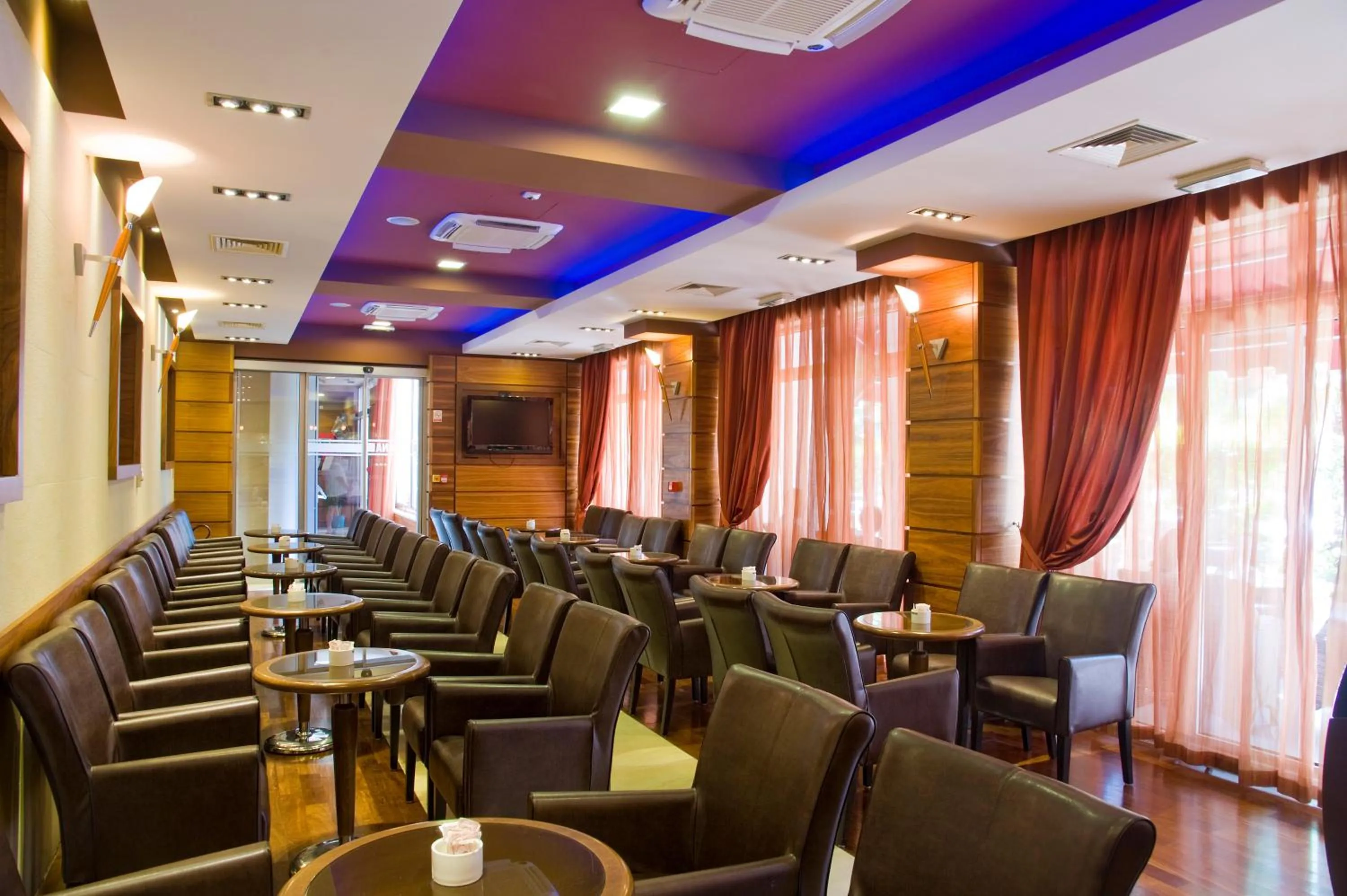 Lounge or bar in Hotel Plaža