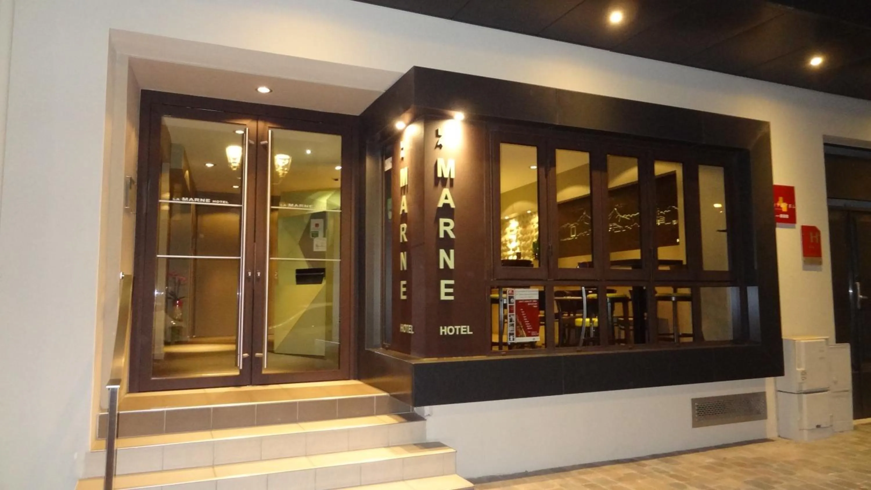 Property building in Cit'Hotel de la Marne