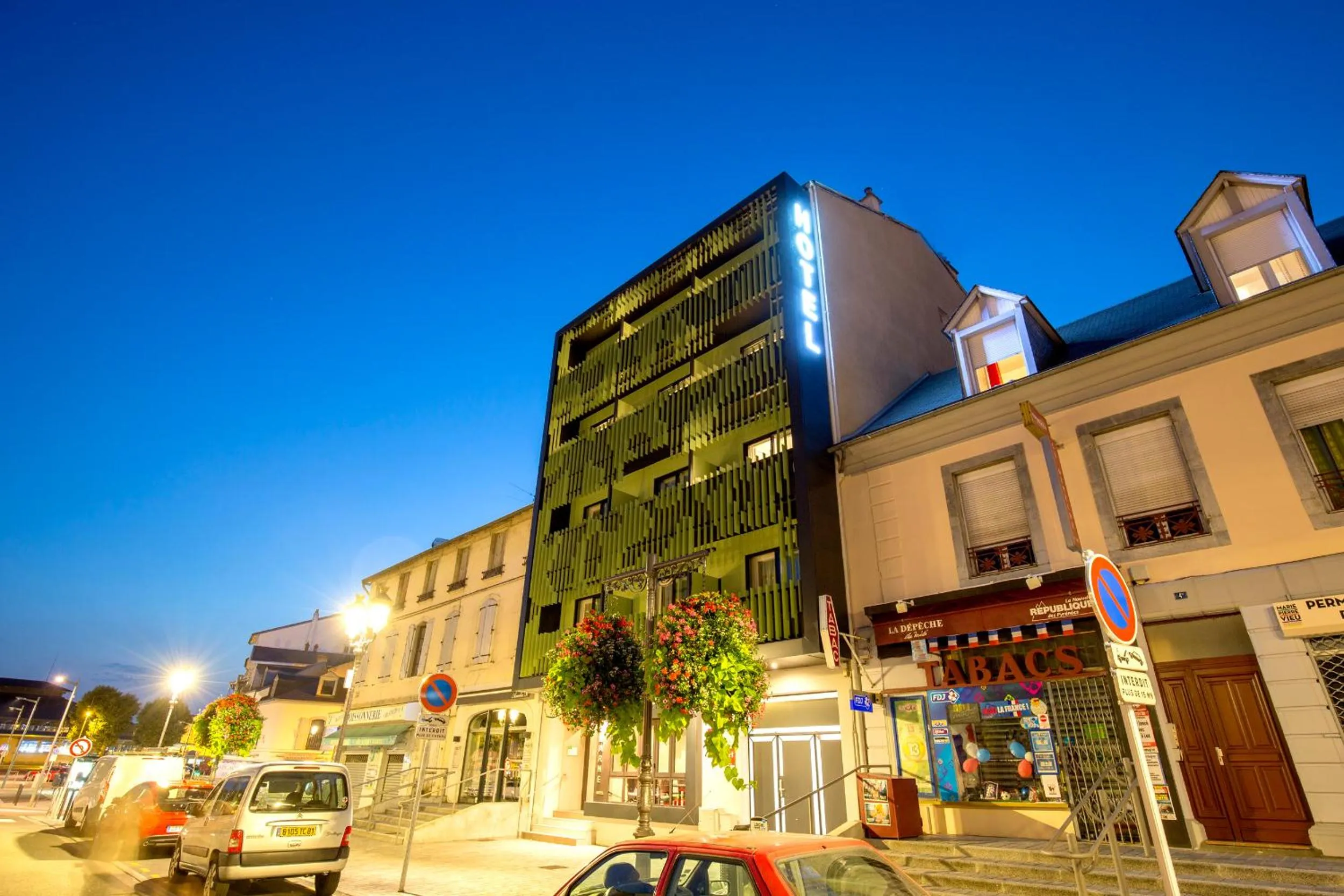 Property building in Cit'Hotel de la Marne