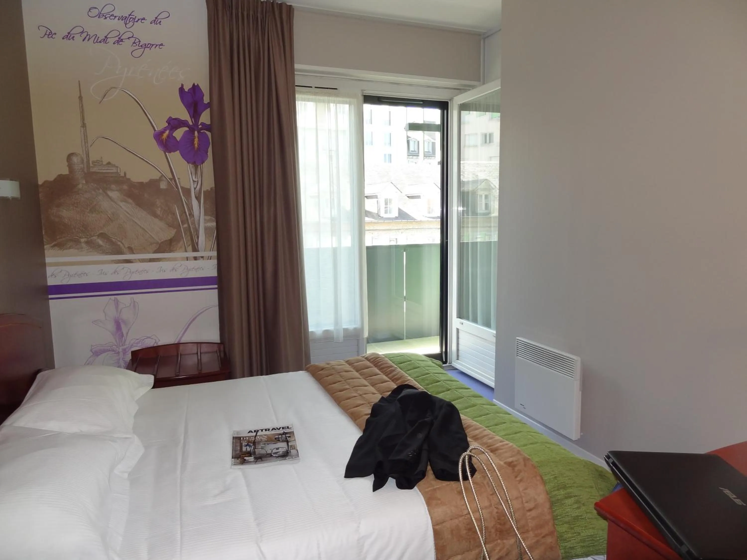 Photo of the whole room, Bed in Cit'Hotel de la Marne