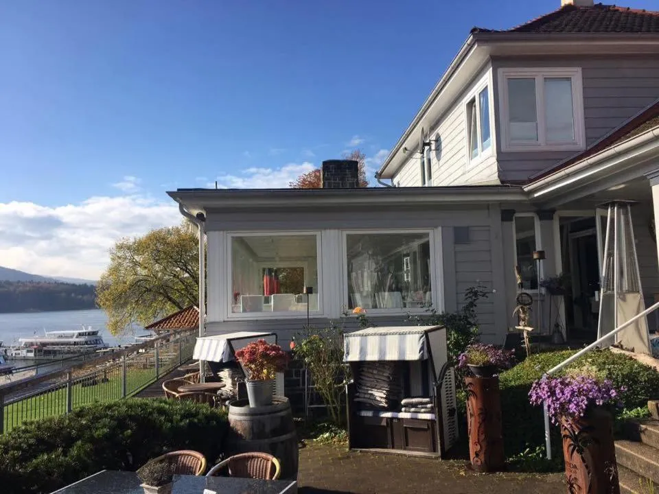 Property building in Strandhaus Edersee Nr 12 - Kaminzimmer, Seeblick, Badestrand, Seeterrasse