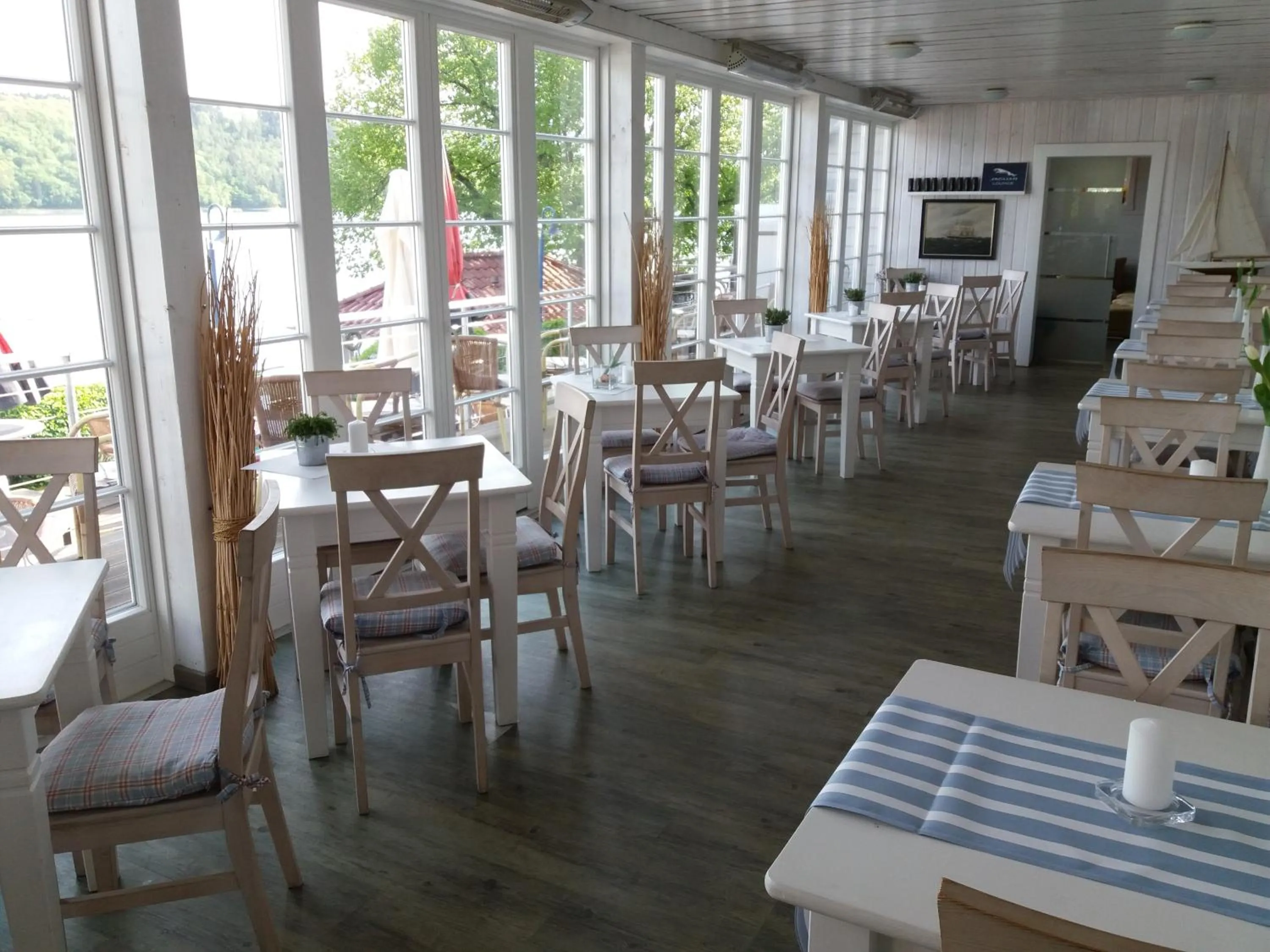 Restaurant/places to eat in Strandhaus Edersee Nr 12 - Kaminzimmer, Seeblick, Badestrand, Seeterrasse
