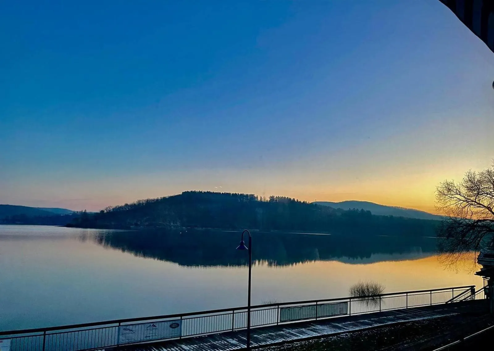 Beach in Strandhaus Edersee Nr 12 - Kaminzimmer, Seeblick, Badestrand, Seeterrasse
