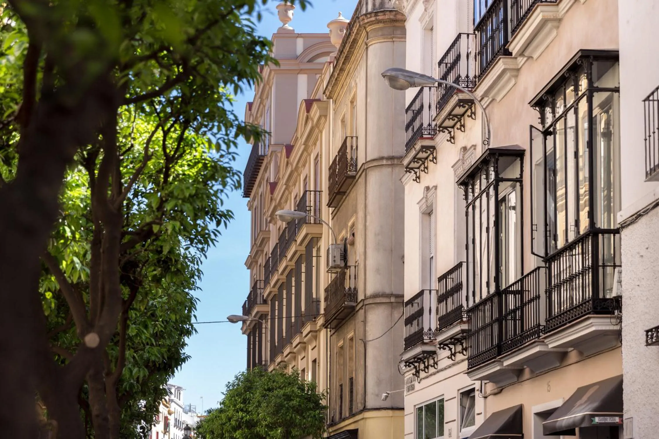 Street view in Welldone Cathedral Suites