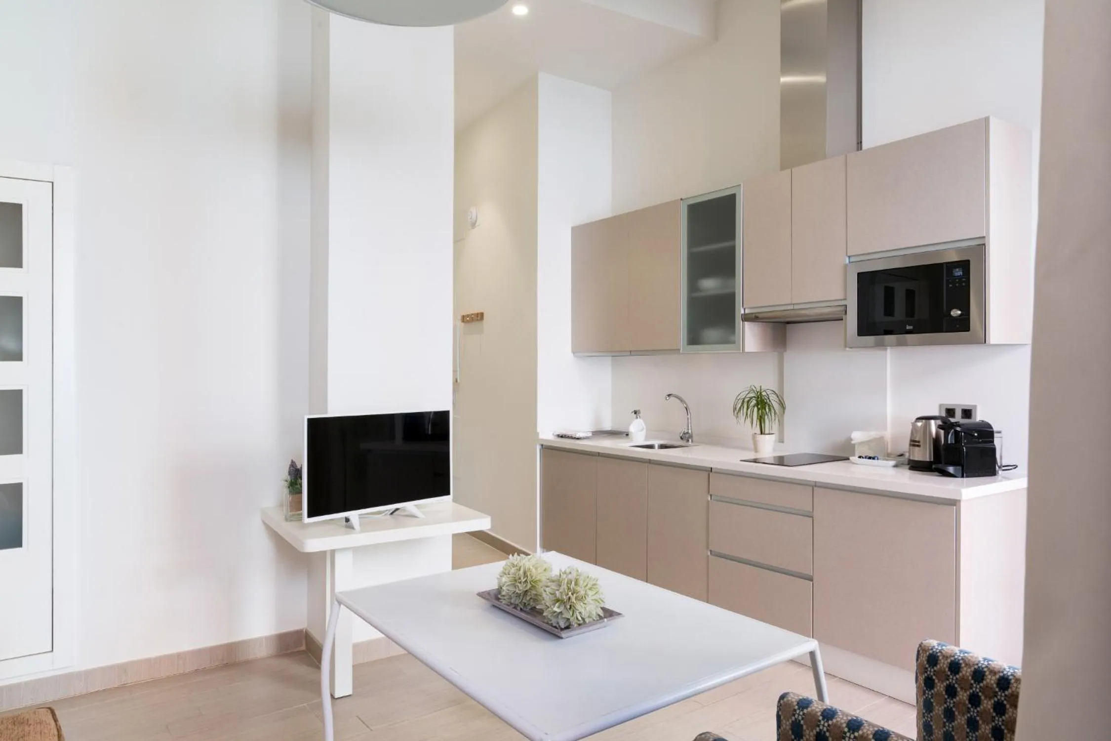 Kitchen or kitchenette in Welldone Cathedral Suites