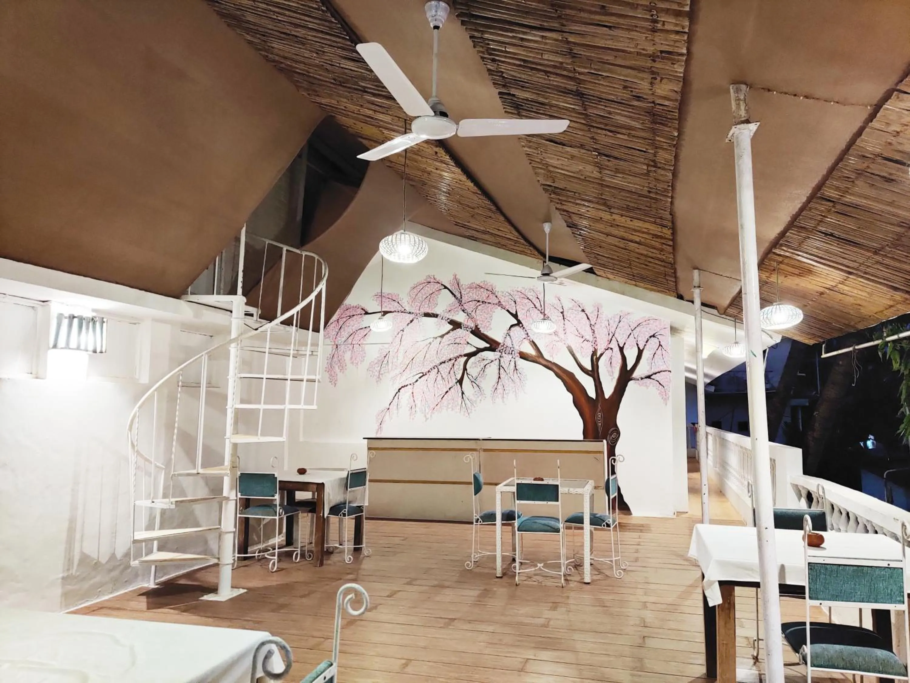 Restaurant/places to eat in Eros Boutique Hotel