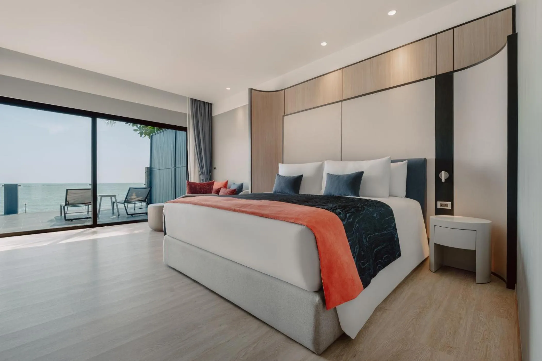 Bed in Hotel Tide Phuket Beachfront