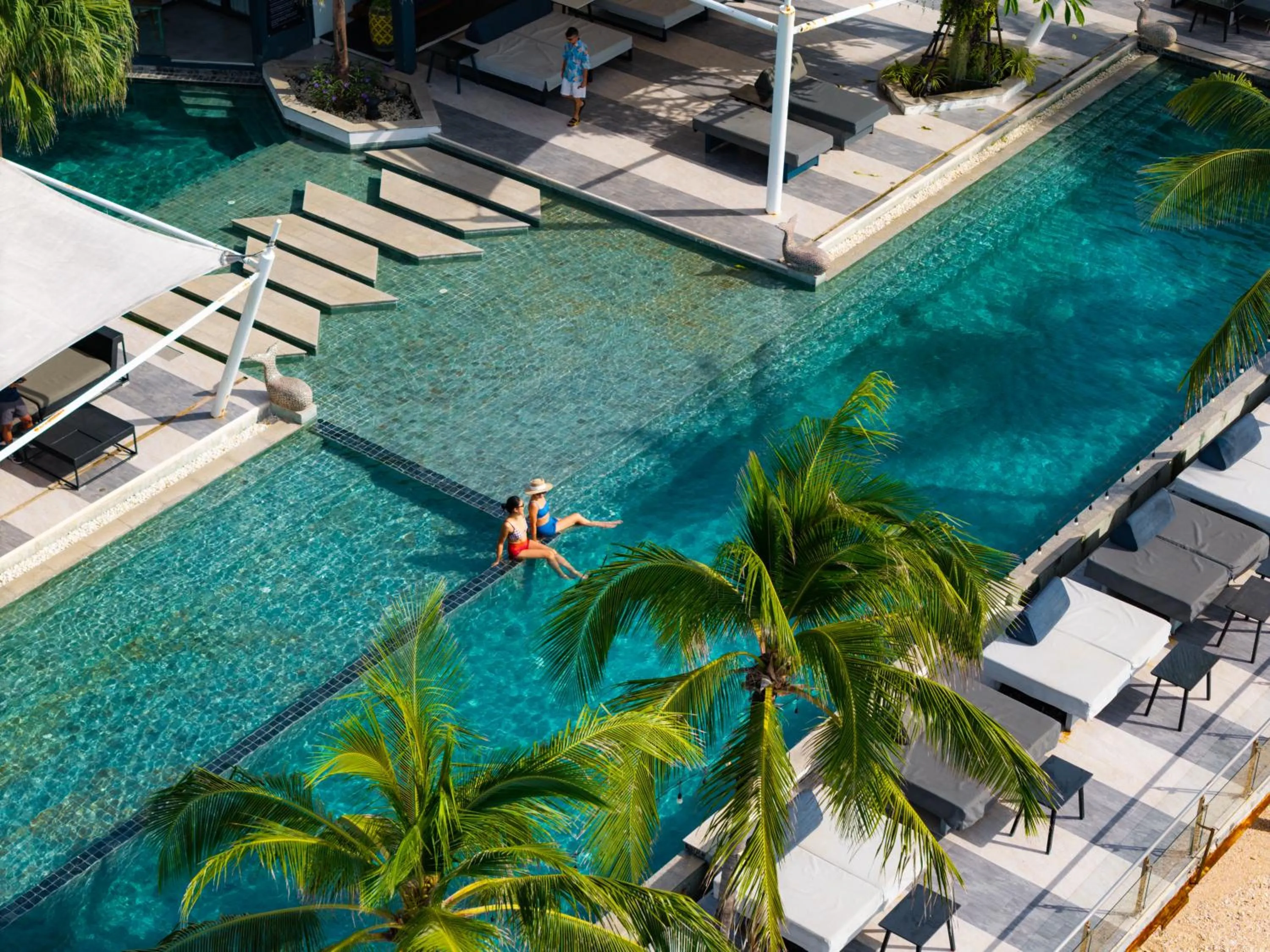 Swimming pool in Hotel Tide Phuket Beachfront